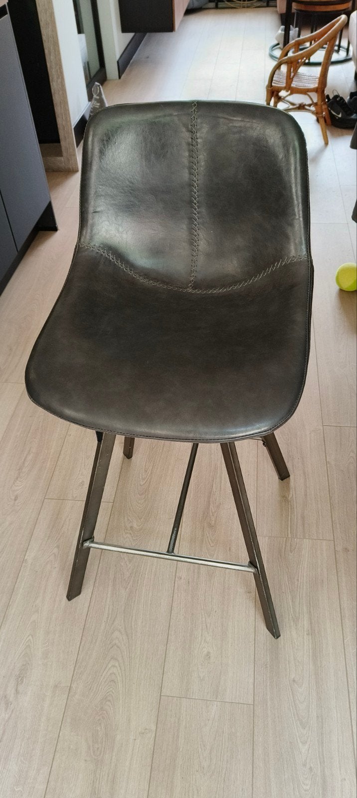 Barkruk Zig-Zag Saddle Zwart met Grijs metalen Poten, Ophalen, Gebruikt, Met voetsteun, Metaal