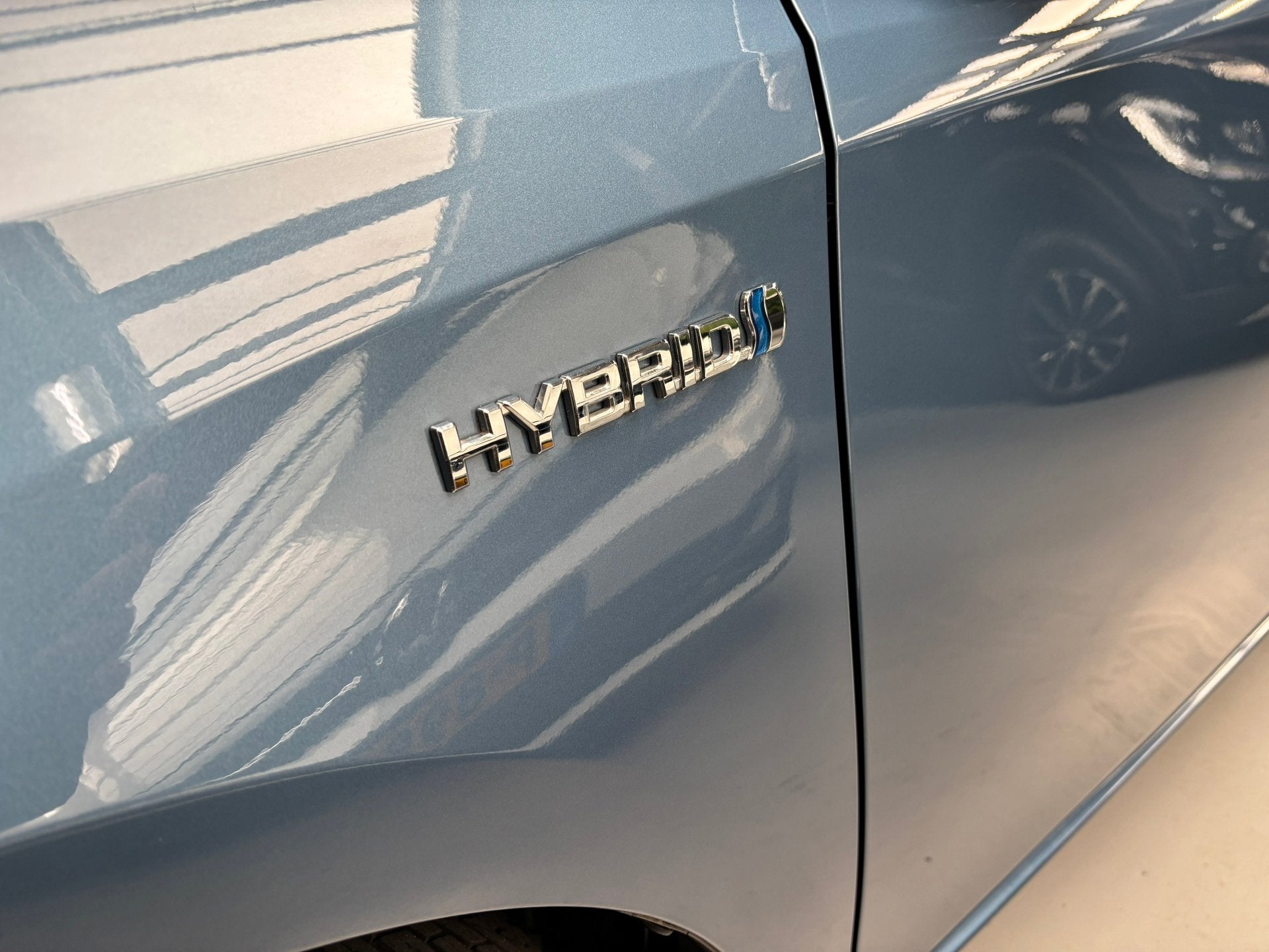 Toyota Auris 1.8 Hybrid Now, Auto's, Stof, Gebruikt, 4 cilinders, Met garantie (alle)