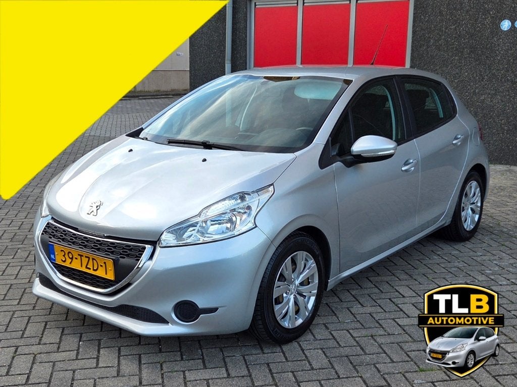 Peugeot 208 1.4 VTI 5-D 2012 BLEUTOOTH/ AIRCO /NIEUWE APK!, Auto's, Voorwielaandrijving, Stof, 40 €/maand, Zwart