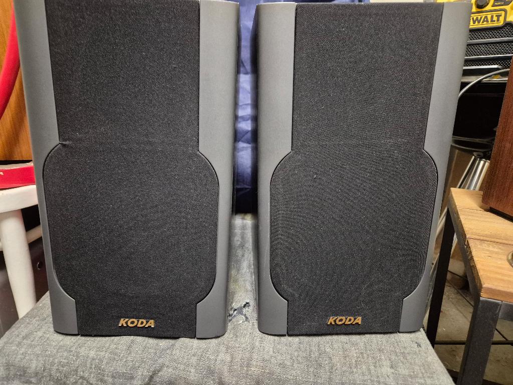 Koda J665 Speakers, Gebruikt, 60 tot 120 watt, Front, Rear of Stereo speakers, Ophalen