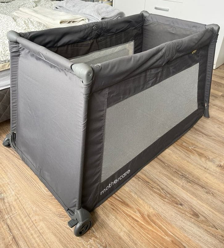 Mothercare Reisbedje met zelfopblaasbaar matje, Ophalen, Gebruikt, Overige merken