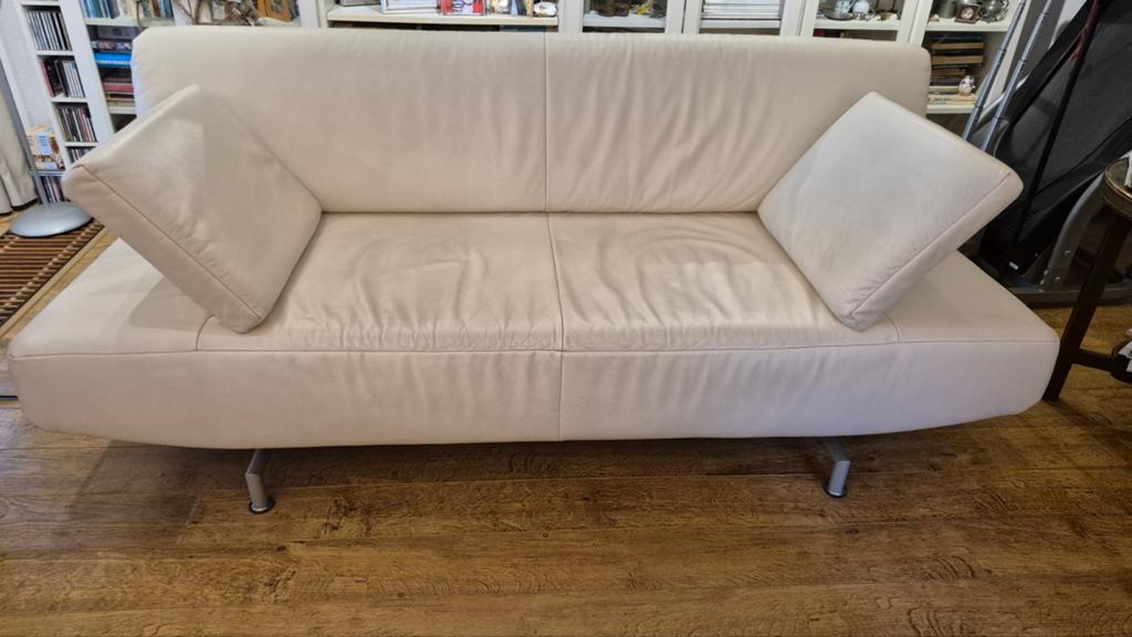 Comfortabele Montel bank van crème kleurig leder, Ophalen, Gebruikt, Driepersoons, 75 tot 100 cm