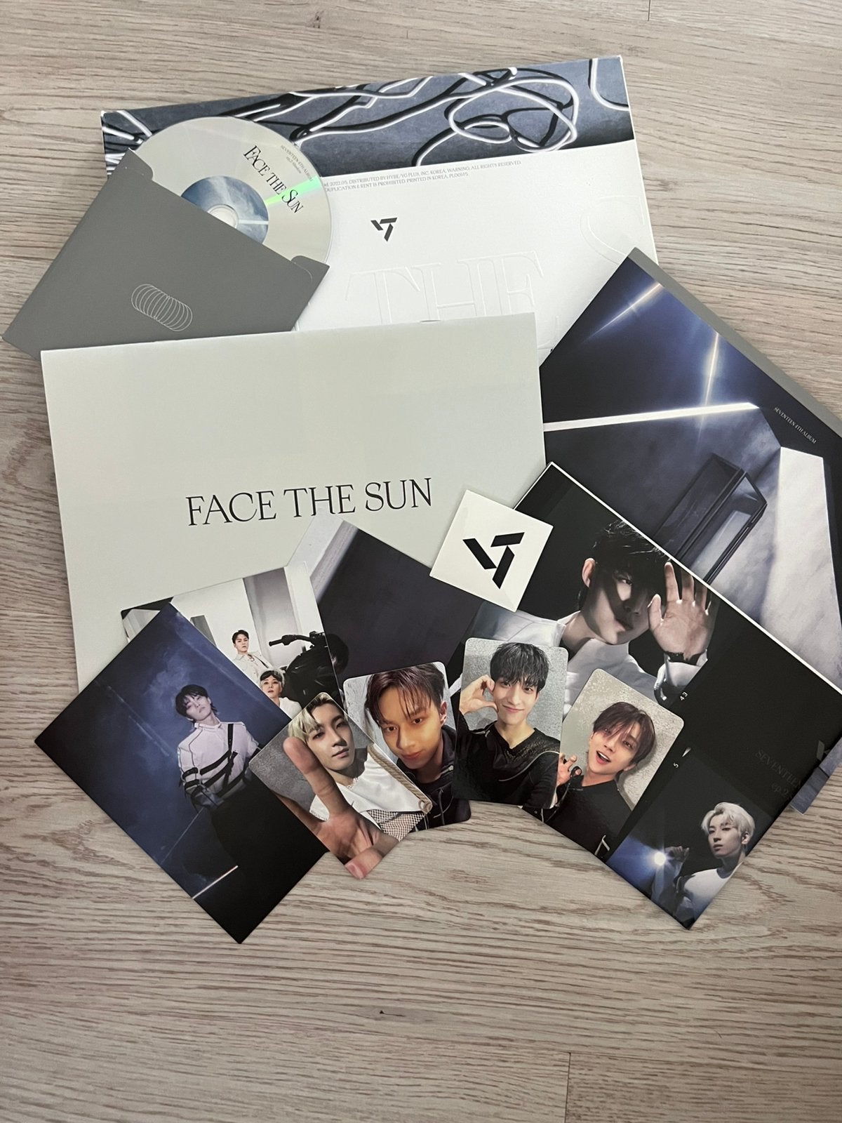 Seventeen face the sun, Verzenden, Zo goed als nieuw