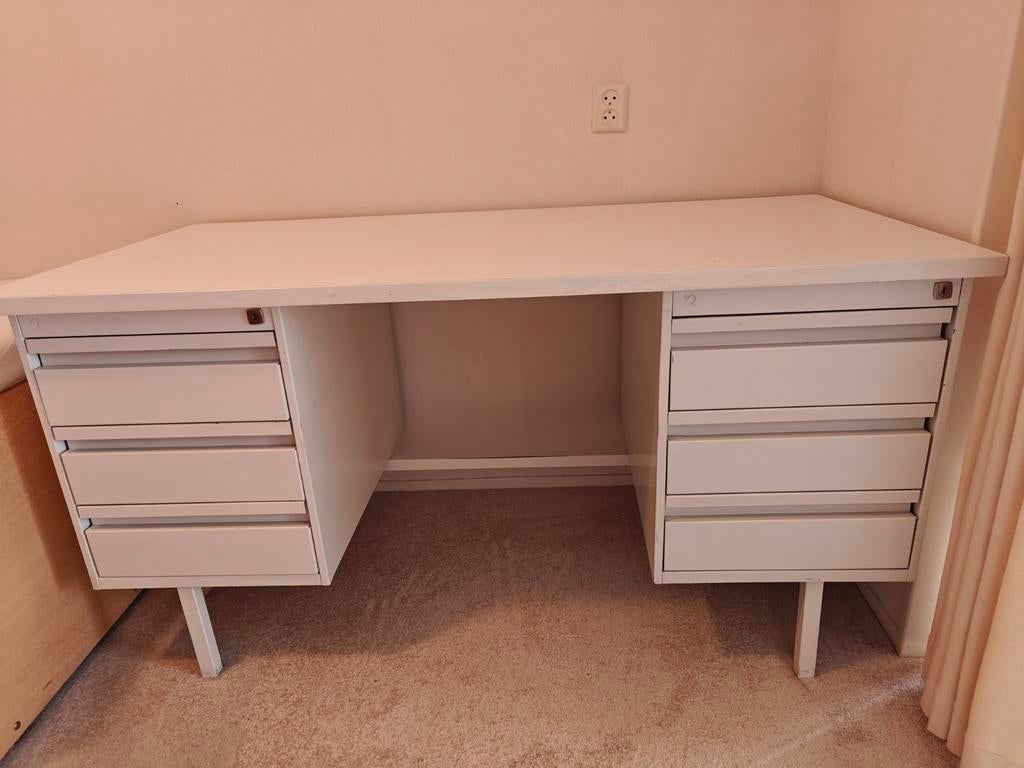 Gratis stalen bureau en stoel ophalen in Maartensdijk, Ophalen, Gebruikt