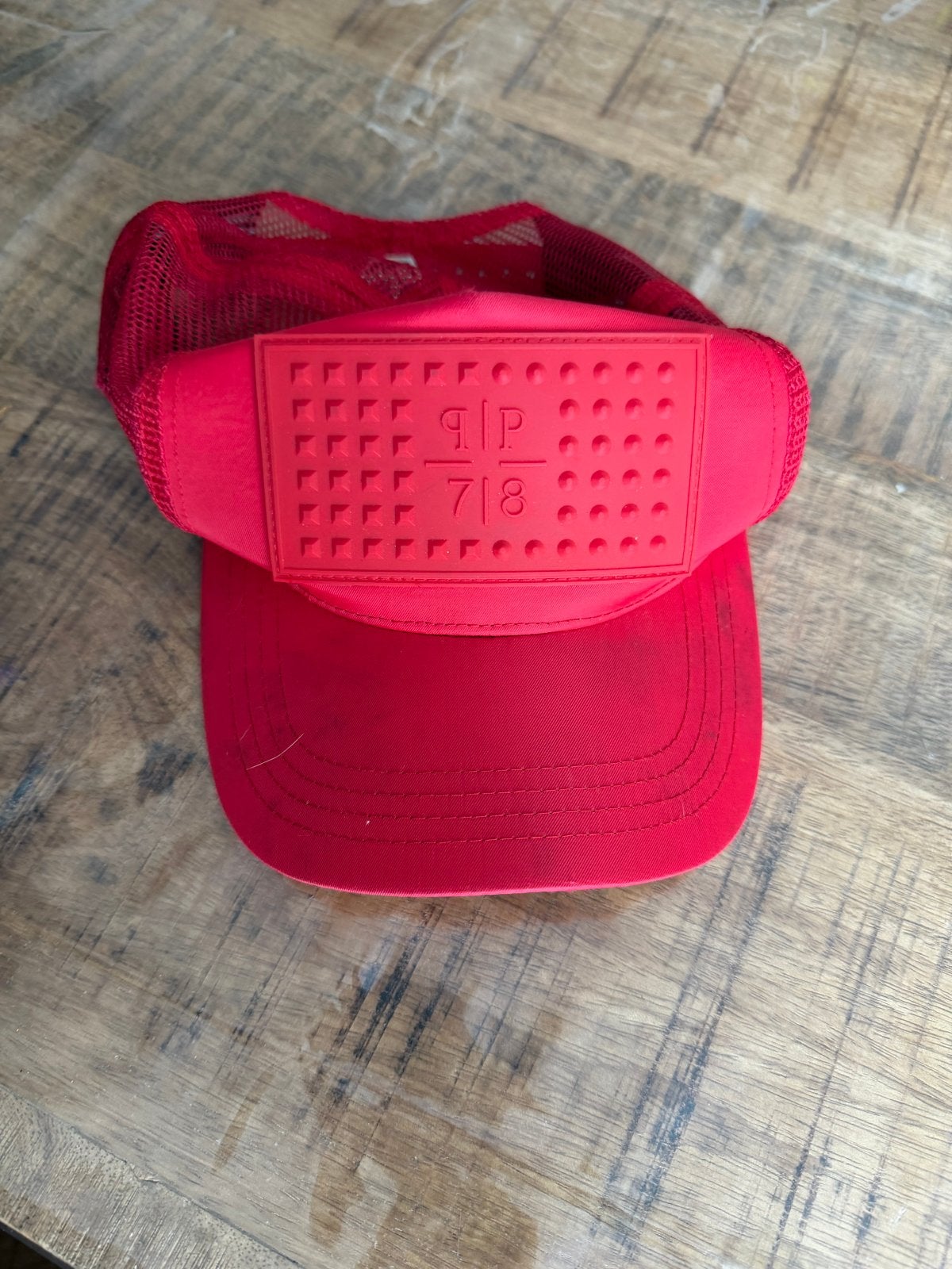 Stijlvolle rode Philipp Plein pet - Zo goed als nieuw, Ophalen, Zo goed als nieuw, One size fits all, Pet
