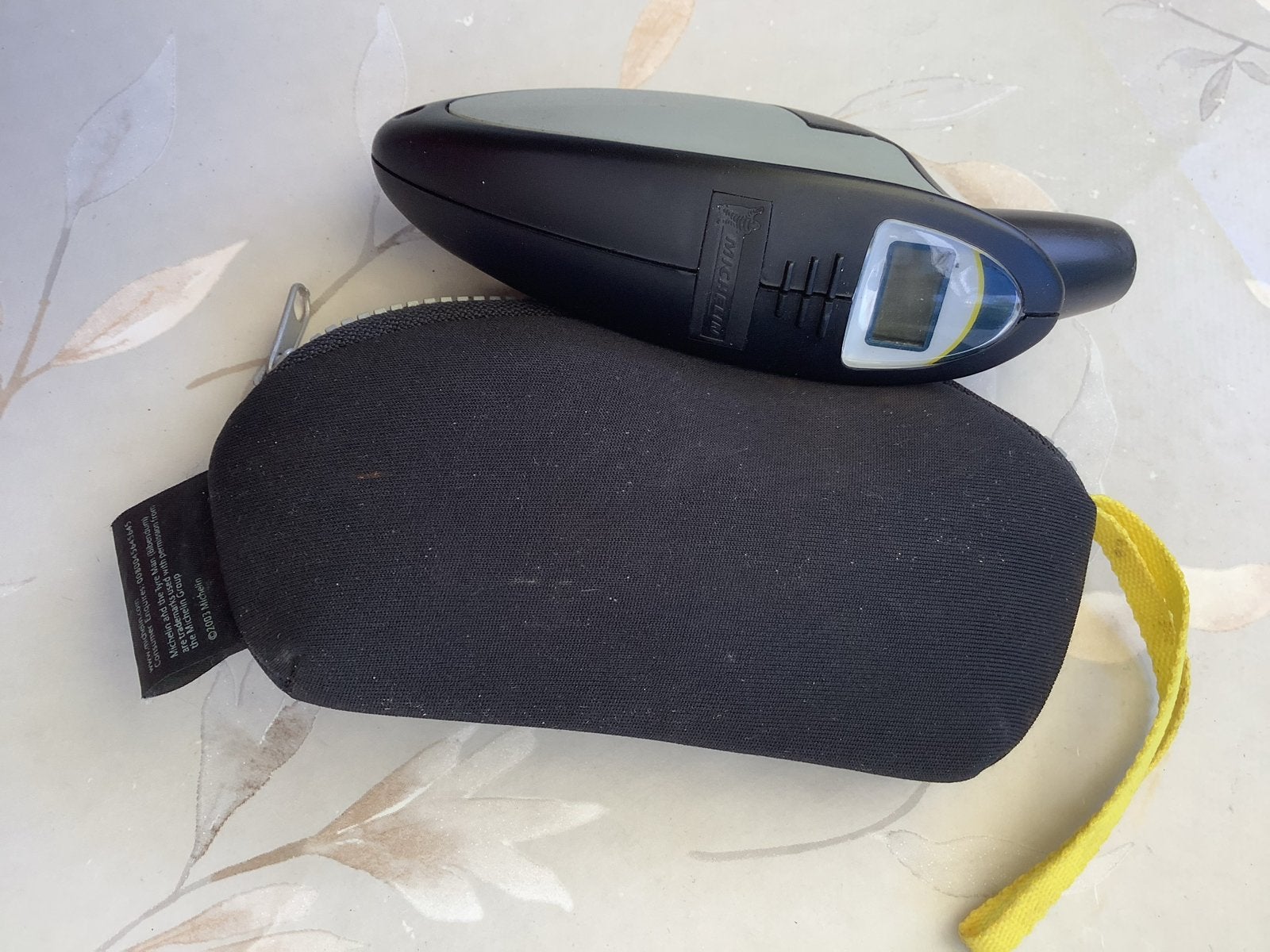 Michelin digitale bandenspanningsmeter met hoesje, Ophalen of Verzenden, Gebruikt