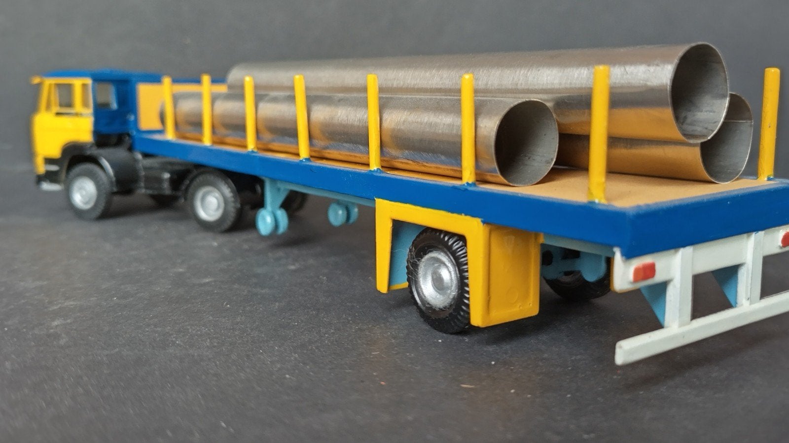 Daf 1900 met buizen oplegger 1:50 Lion Car Pol, Verzenden, ., Zo goed als nieuw, Lion