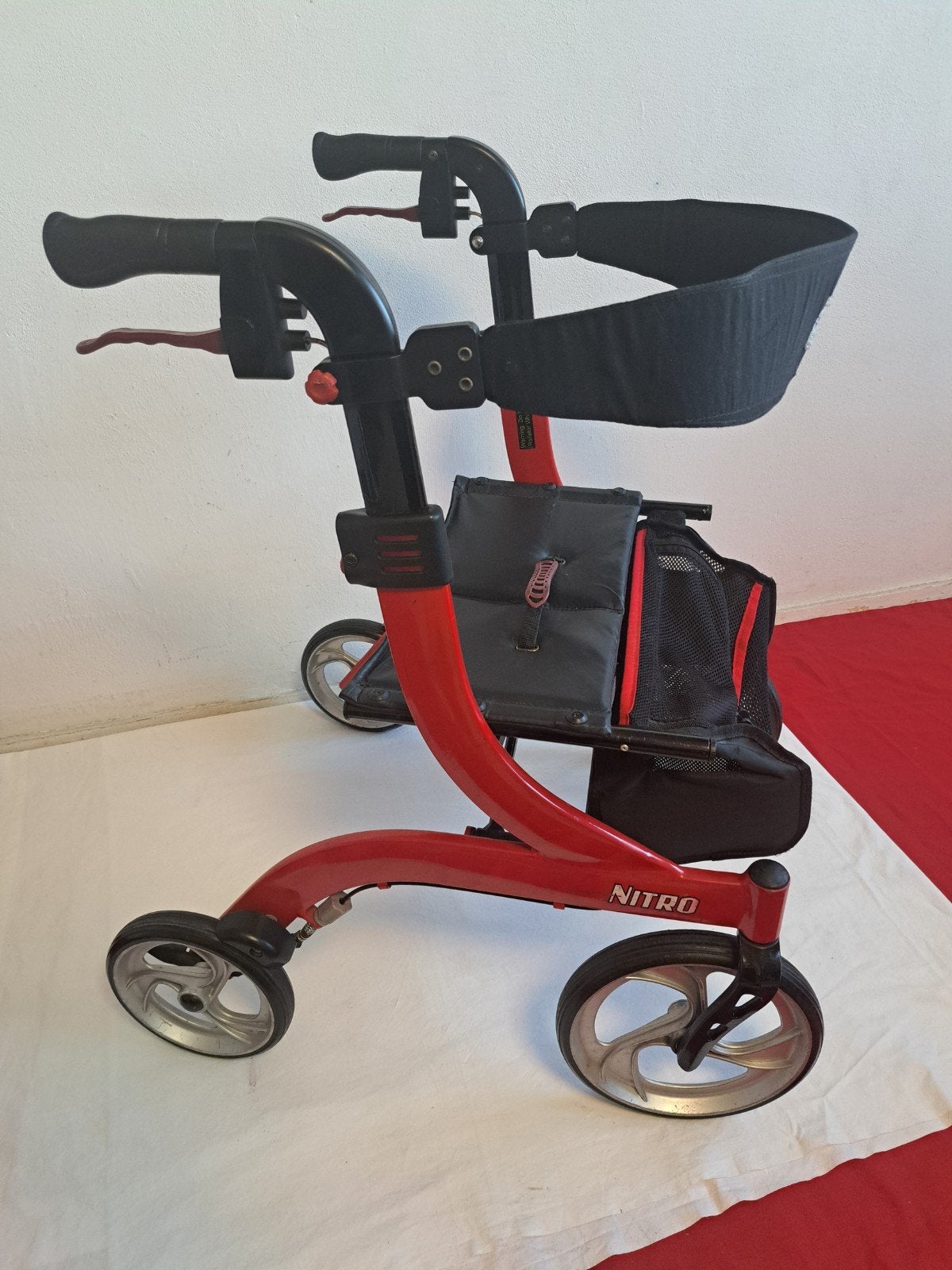 Rollator lichtgewicht Drive Nitro Opvouwbaar
Weggewerkte rem, Diversen, Rollators, Ophalen, Opvouwbaar, Zo goed als nieuw