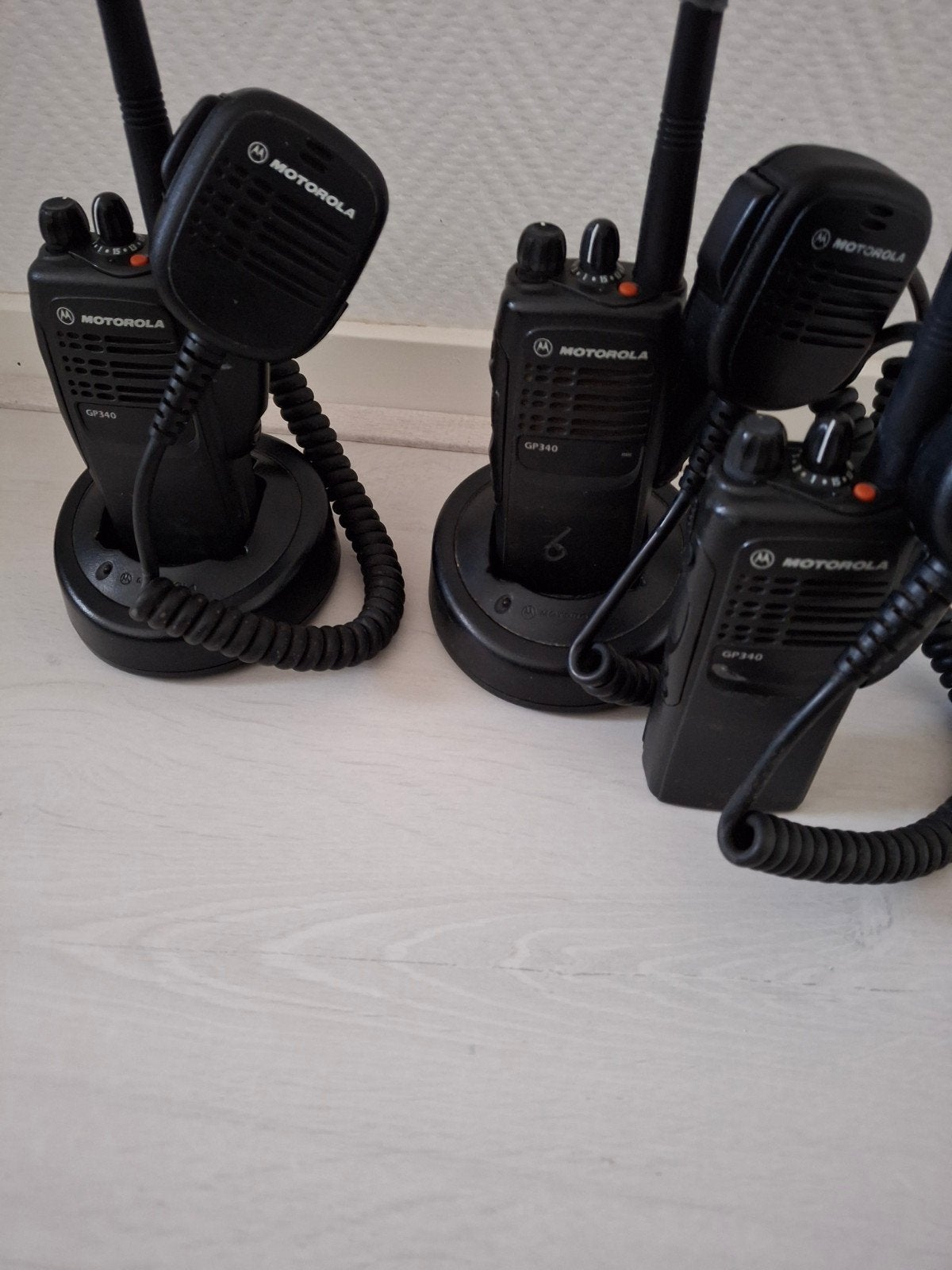 3x Motorola GP340 Portofoon met lader en microfoon, Telecommunicatie, Gebruikt, Ophalen of Verzenden, Portofoon of Walkie-talkie