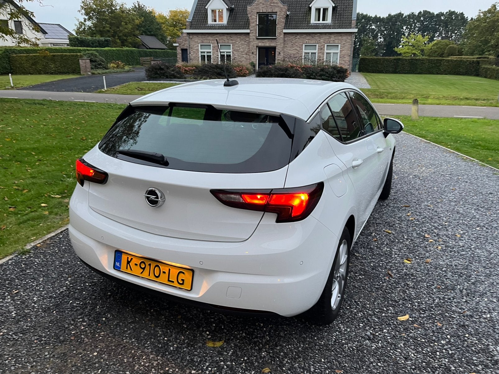Opel Astra 2021 – 105.000 km – Eerste eigenaar - BTW-auto, Auto's, Voorwielaandrijving, 1199 cc, Alcantara, Wit