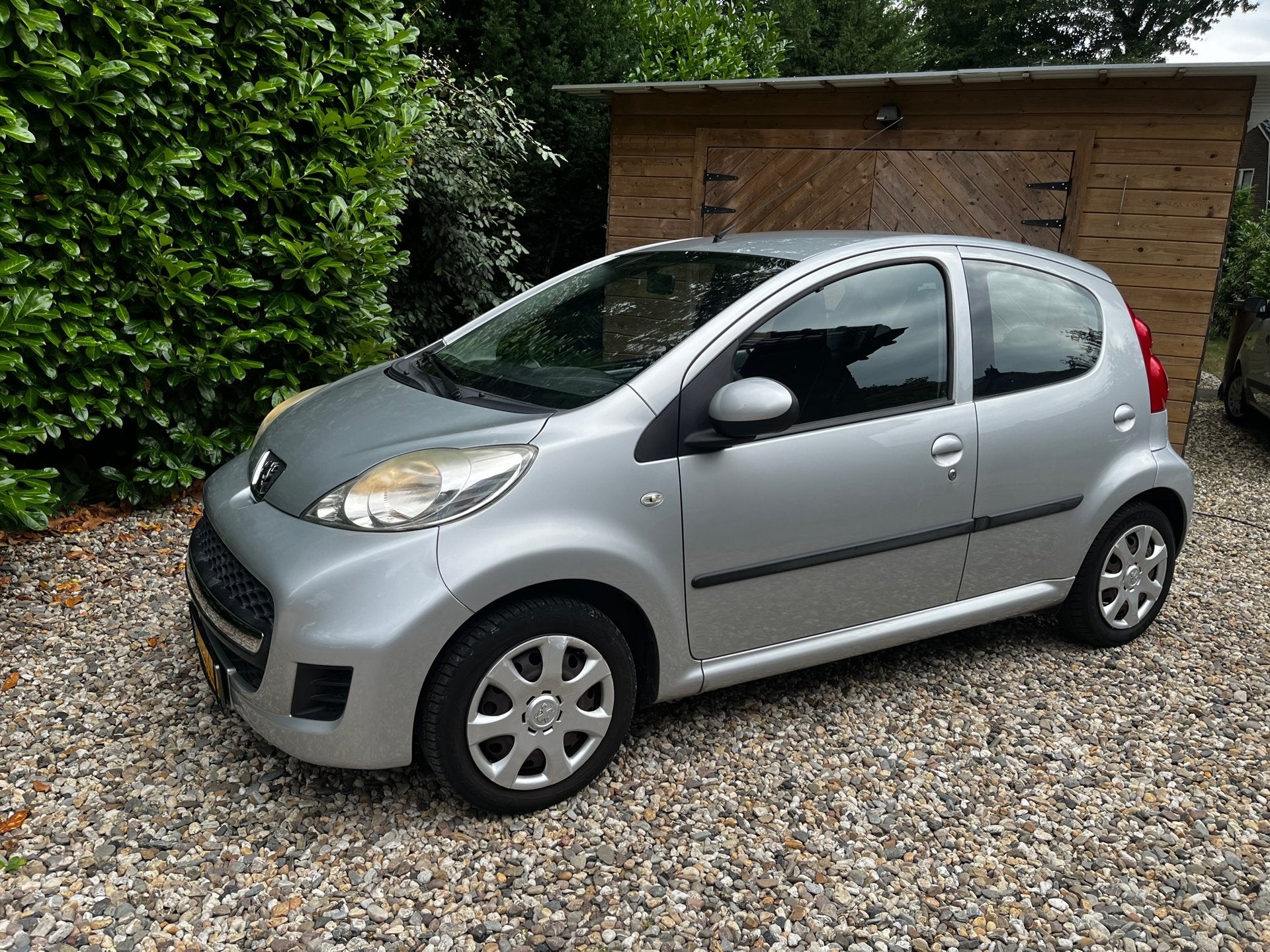 Peugeot 107 5 drs/airco/beur/apk/direkt mee, Voorwielaandrijving, Stof, Gebruikt, Zwart