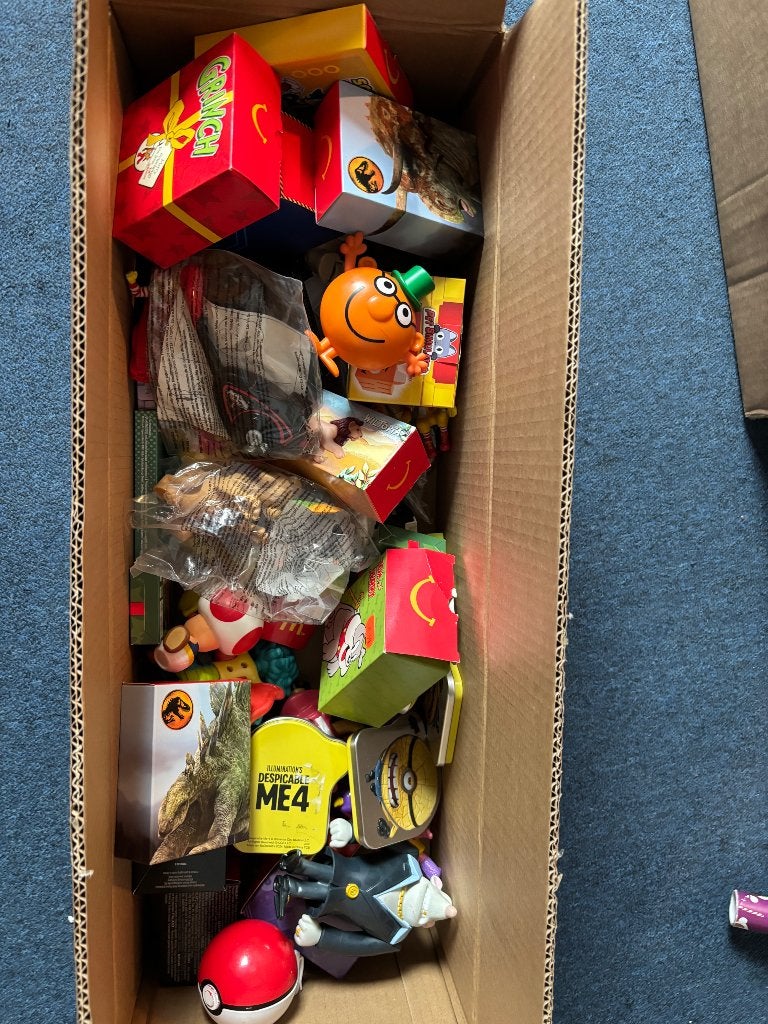 Doos macDonalds happy mail speeltjes, Verzamelen, Poppetjes en Figuurtjes, Ophalen of Verzenden, Gebruikt