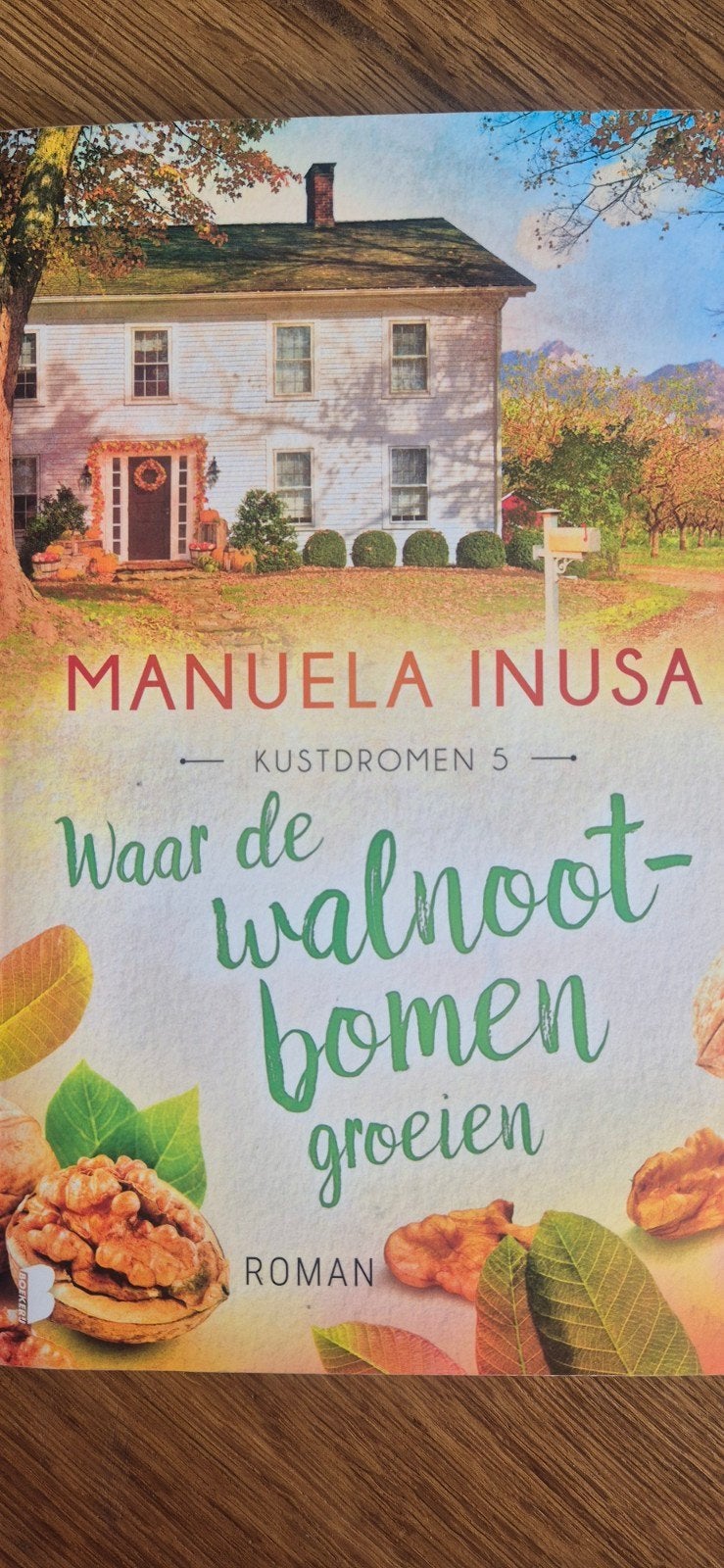 Waar de walnootbomen groeien - Manuela Inusa (Roman), Ophalen of Verzenden, Zo goed als nieuw, Manuela Inusa, Amerika