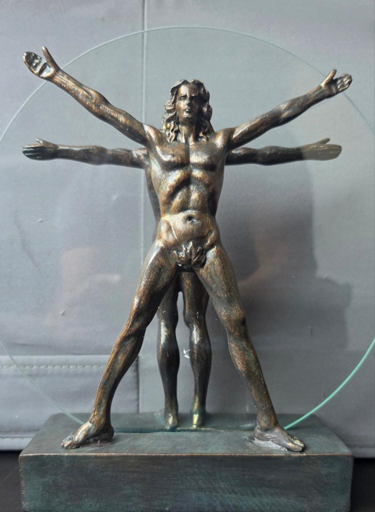 Vitruvian Man Beeld - Hars, Glas & Brons - 27 cm, Ophalen of Verzenden, 20 - 50 cm, Beeld, Man