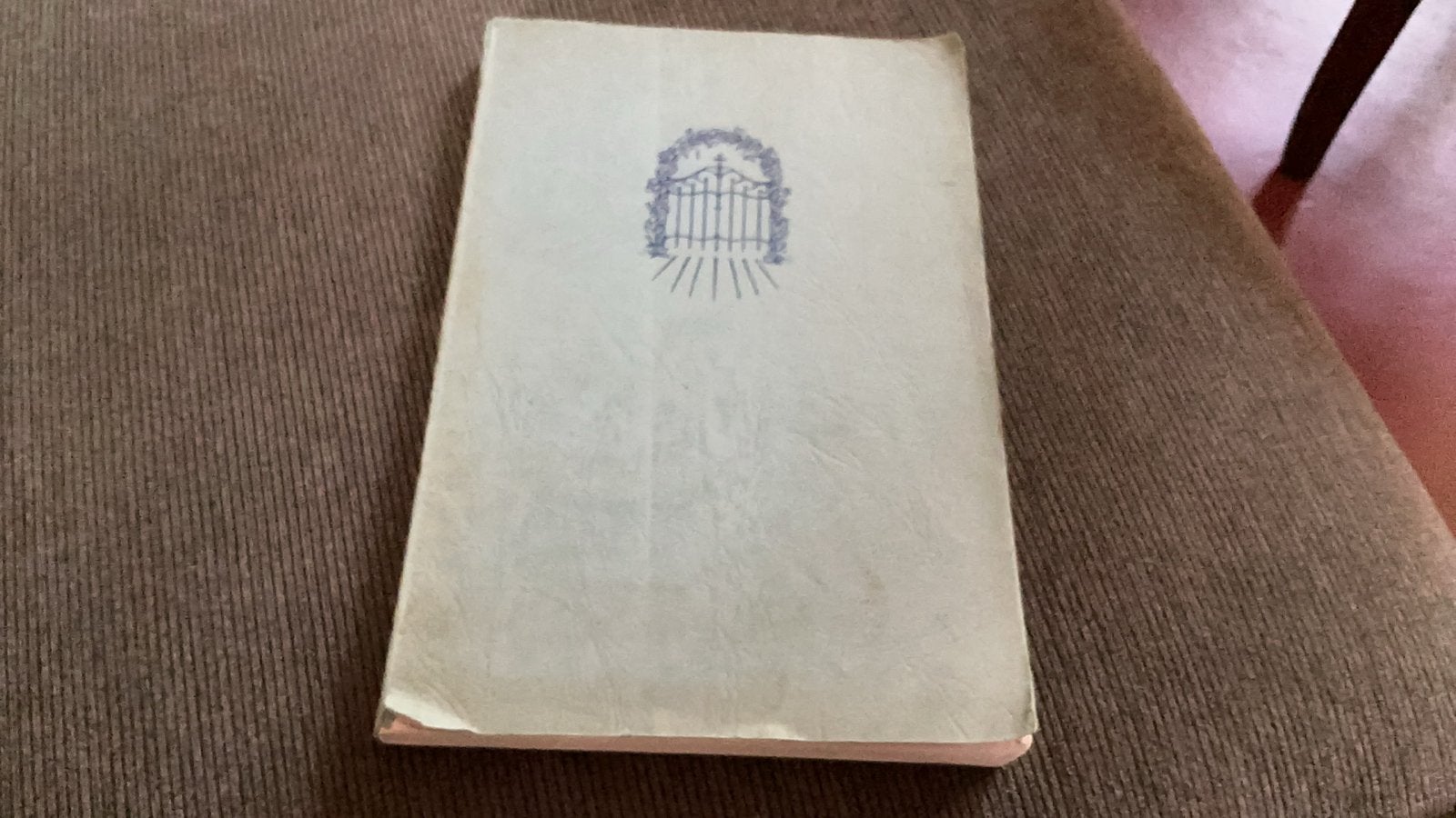 In de voortuin - Gedenkboek Kweekschool Sint Stanislaus, Ophalen of Verzenden, Gelezen, Christendom | Katholiek