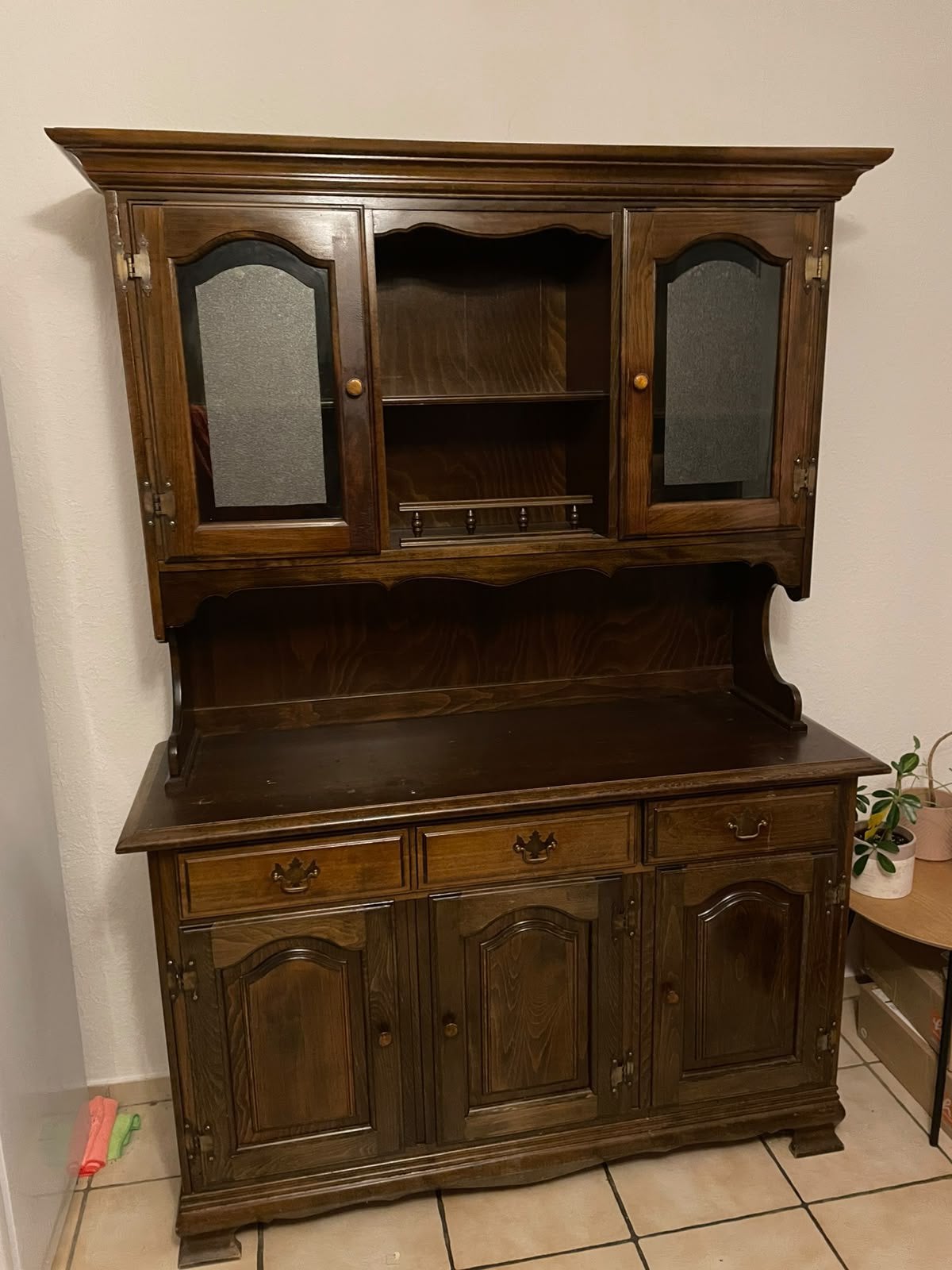 Mooie klassieke houten buffetkast – Landelijke stijl, Ophalen, Zo goed als nieuw