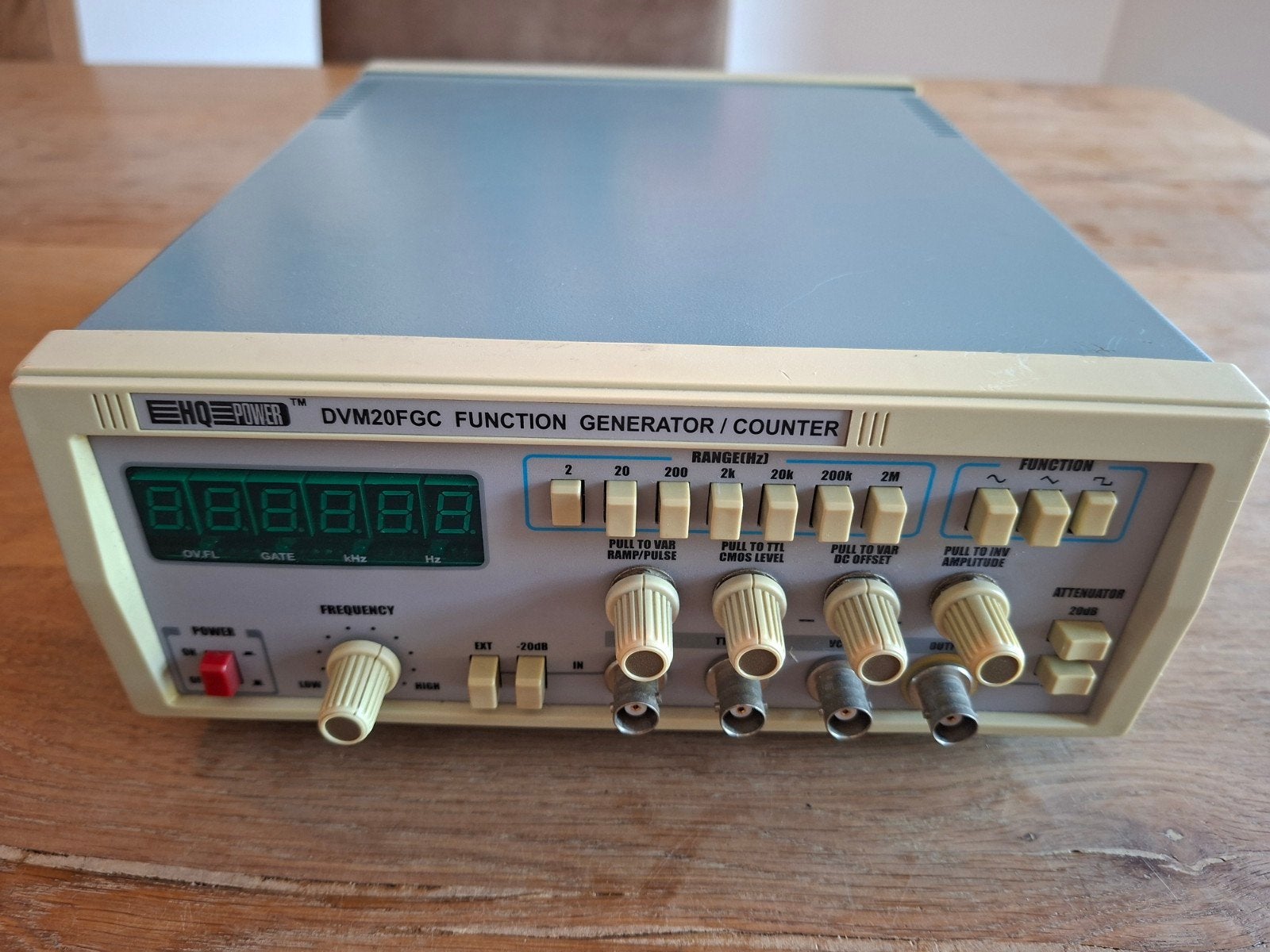 DVM20FGC Functiegenerator en counter  0.1 Hz tot 2 MHz, Doe-het-zelf en Verbouw, Meetapparatuur, Ophalen of Verzenden, Gebruikt