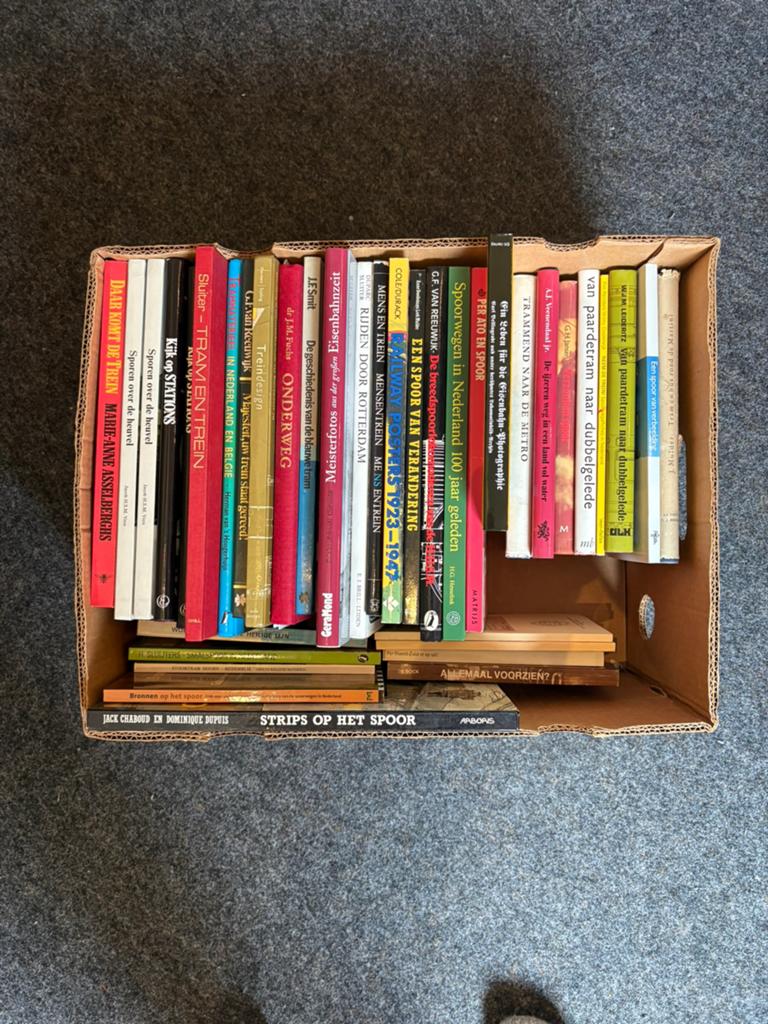 38 boeken over de spoorwegen in Nederland, Ophalen, Gebruikt, Trein, Boek of Tijdschrift