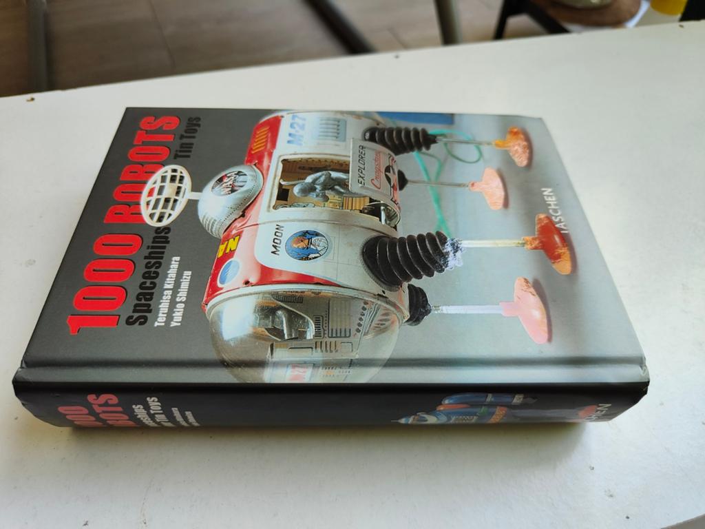 1000 Robots - Spaceships &:Tin Toys, Boeken, Ophalen of Verzenden, Zo goed als nieuw, Overige onderwerpen, Geschikt voor kinderen