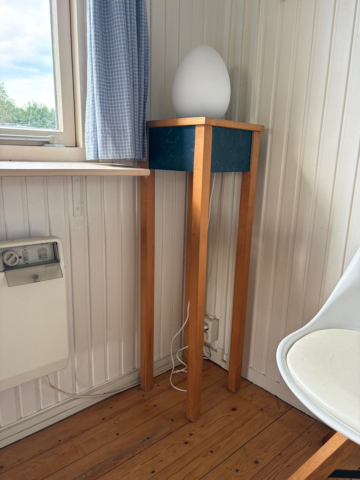 Bijzondere bijzettafel of plantentafel hout/blauw marmoleum, Ophalen, Zo goed als nieuw