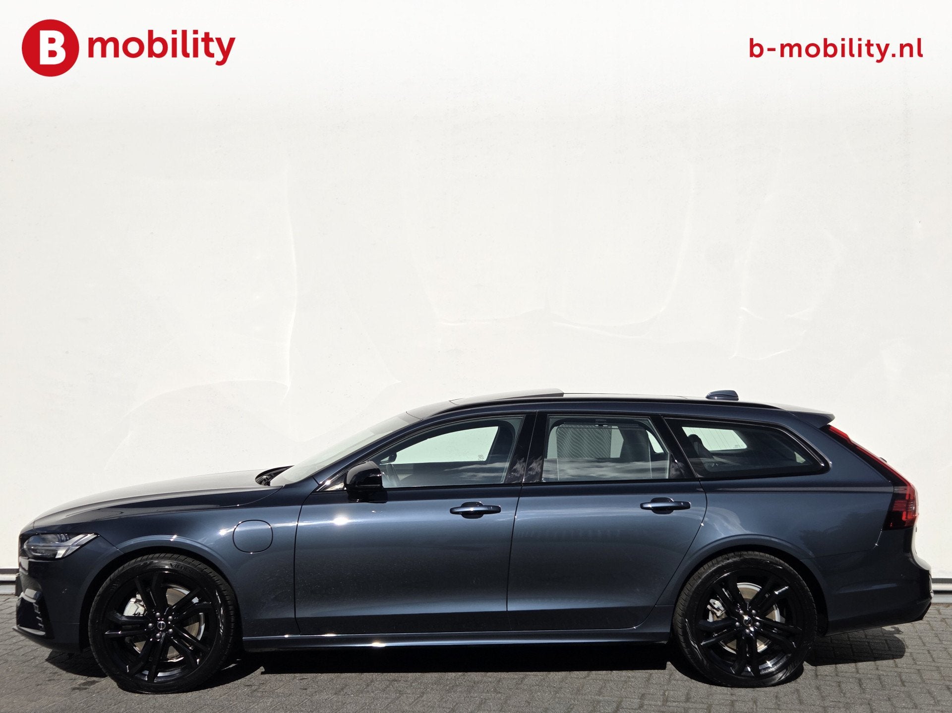 Volvo V90 2.0 T8 Plug-in hybrid AWD Ultra Dark Trekhaak 2100, Automaat, 4 cilinders, 1969 cc, Blauw
