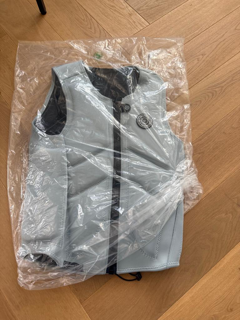 Impactvesten: Neilpryde Combat (XL) en Mystic (XXL), Ophalen of Verzenden, Zo goed als nieuw, Dame of Heer, Reddingsvest of Zwemvest