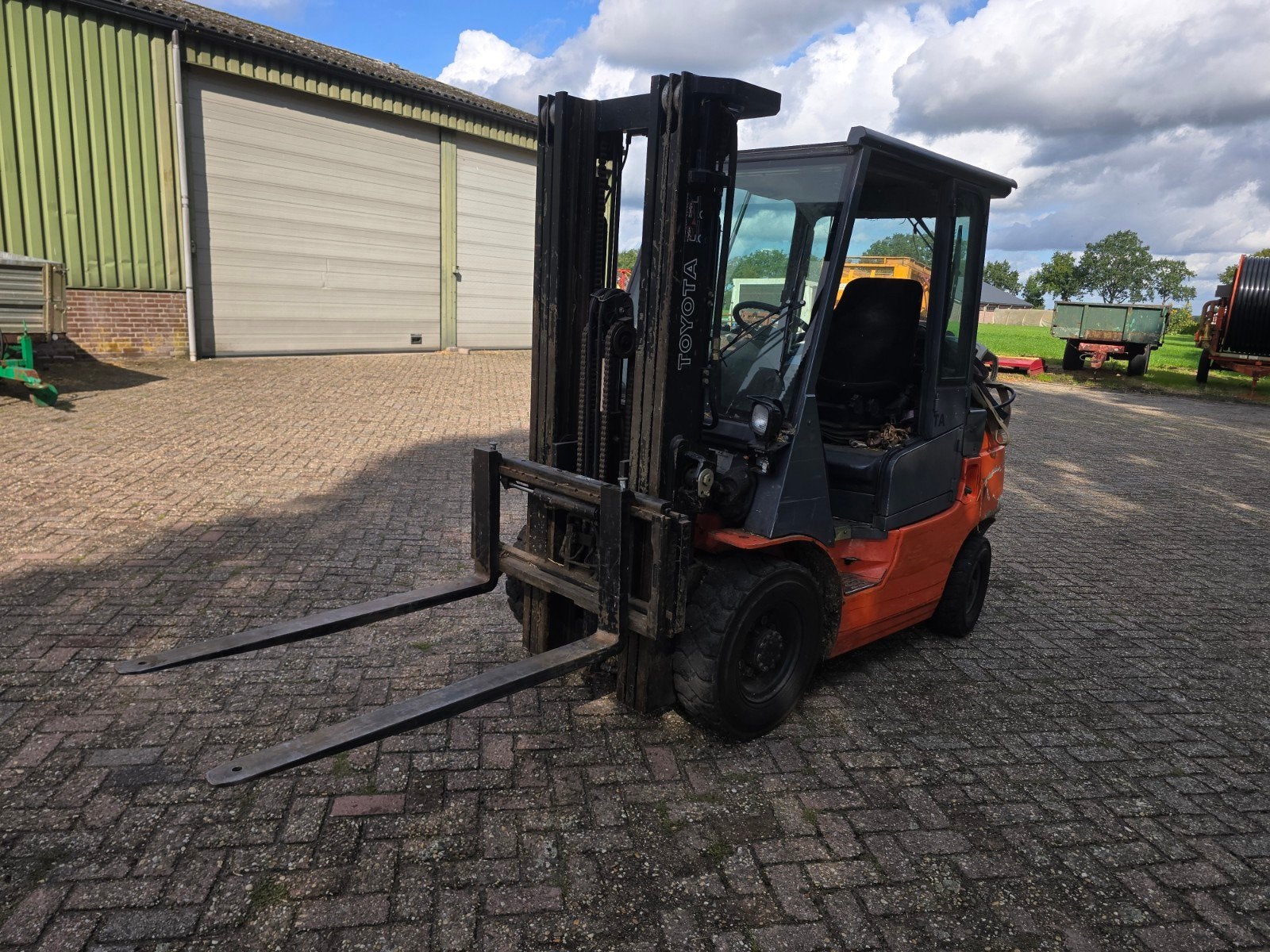 Toyota 2500 kg LPG heftruck met freelift mast en kenteken, Ophalen of Verzenden