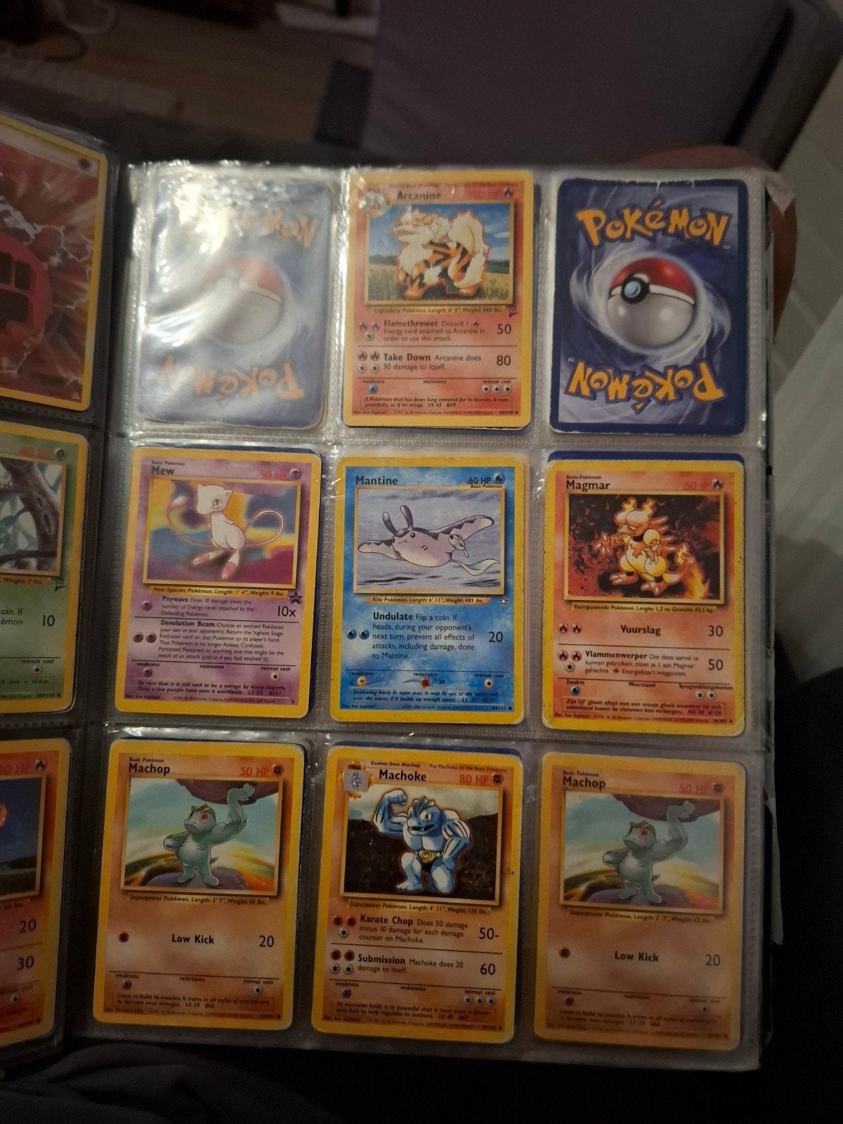 Grote verzameling Pokémon kaarten in map, Ophalen