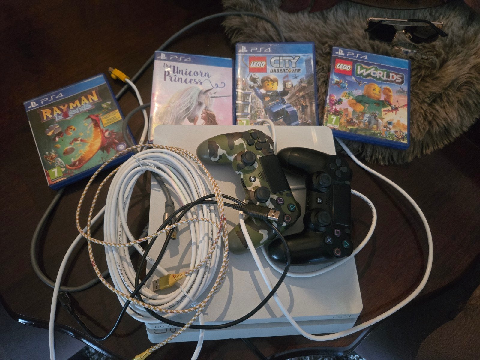 PS4 Slim met 2 controllers en 4 games, Ophalen, Met 2 controllers, Slim, 500 GB