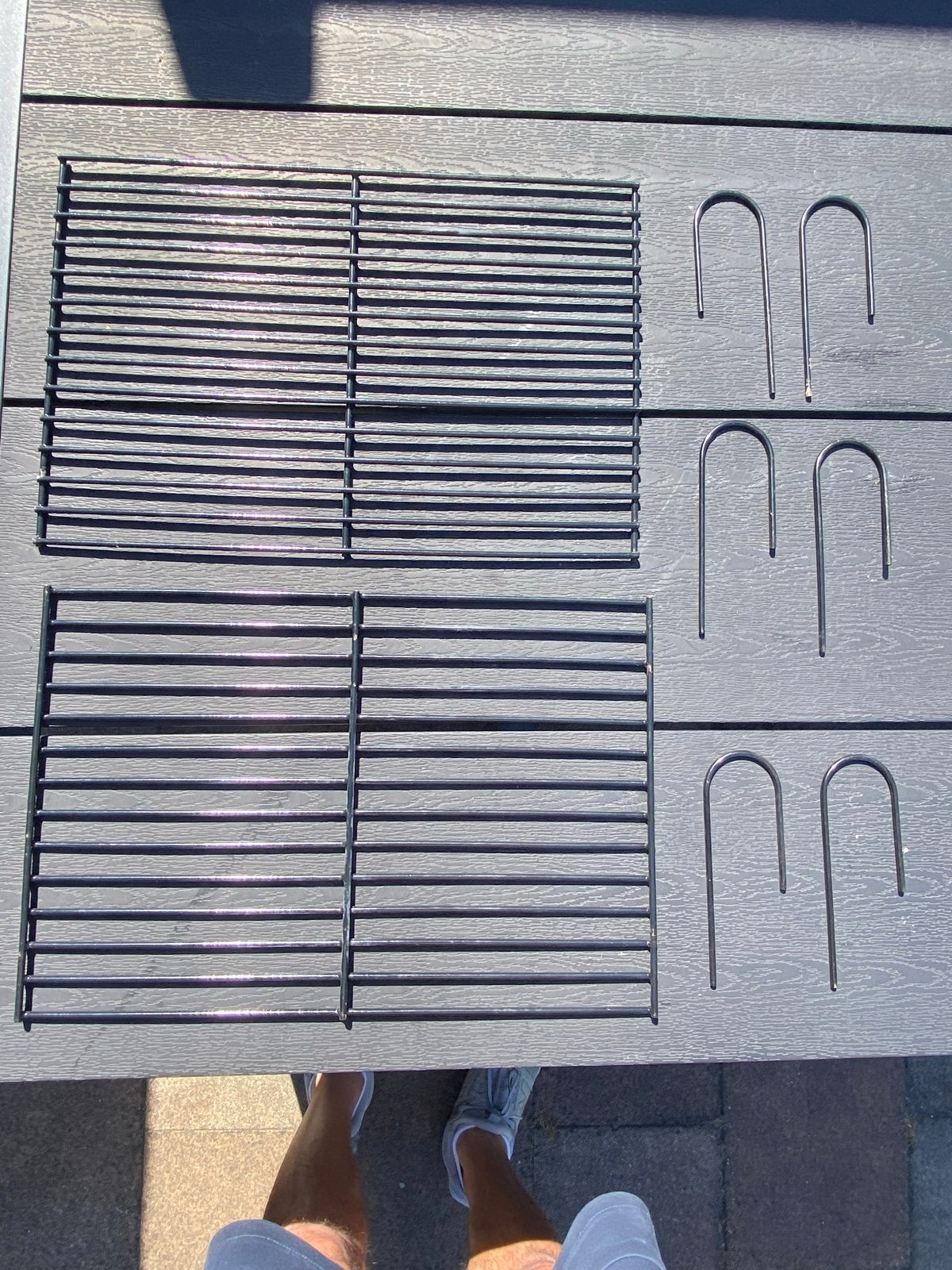 2 Barbecue roosters 41x28 cm en haken, Ophalen, Gebruikt