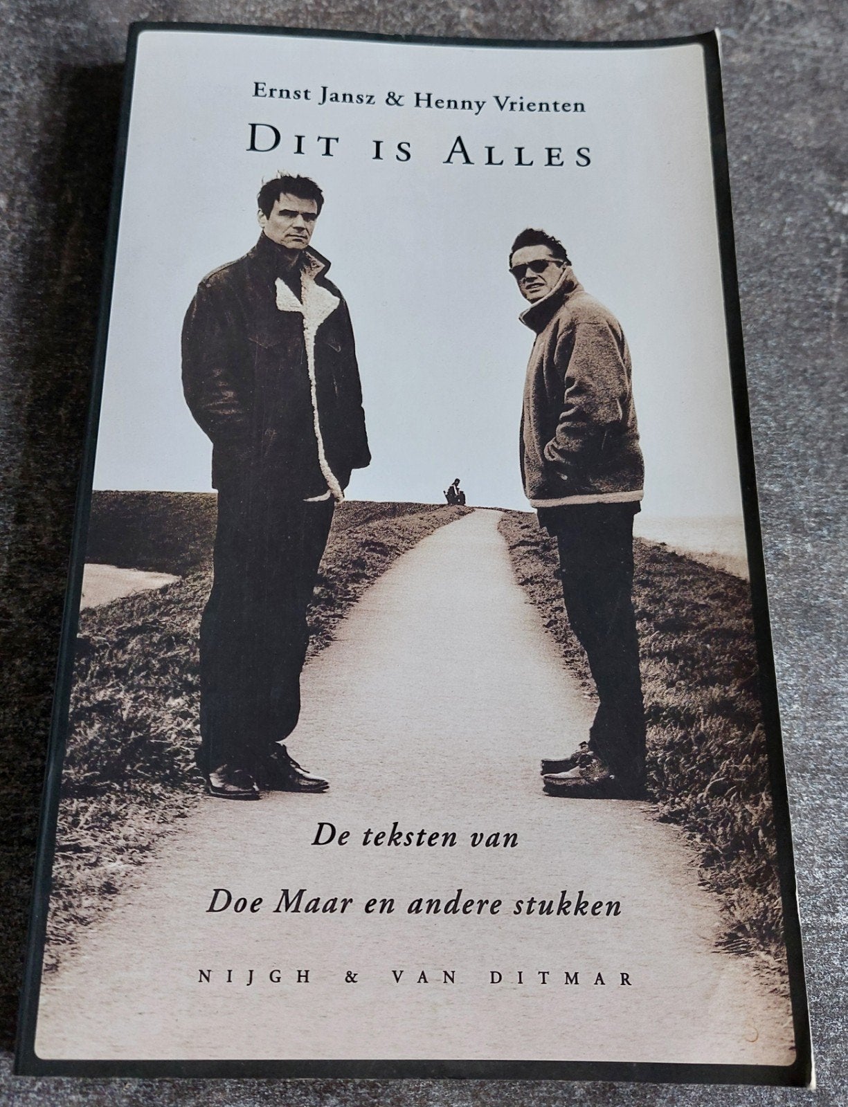 Dit is alles - Ernst Jansz & Henny Vrienten ( Doe Maar), Verzamelen, Muziek, Artiesten en Beroemdheden, Ophalen of Verzenden, Boek, Tijdschrift of Artikel