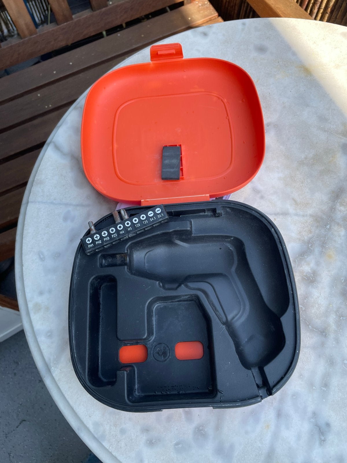 Black+Decker BCF611C Schroefmachine met accessoires, Gebruikt, Variabele snelheid, Ophalen of Verzenden, Boor- en Schroefmachine