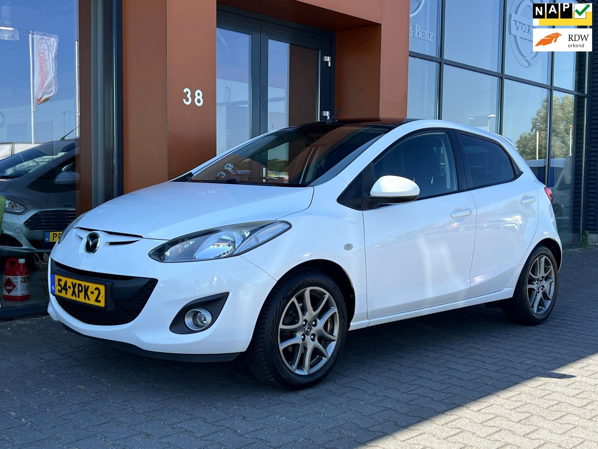 Mazda 2 1.3 BIFUEL|Navigatie|Bluetooth|Stoelverwarming|Isofi, Auto's, Mazda, Bedrijf, Te koop, ABS, Airbags, Airconditioning, Automatische klimaatregeling