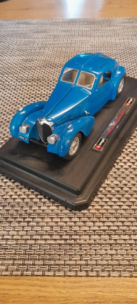 Blauwe Bugatti Atlantic uit 1936 1/24, Ophalen of Verzenden, Overige merken