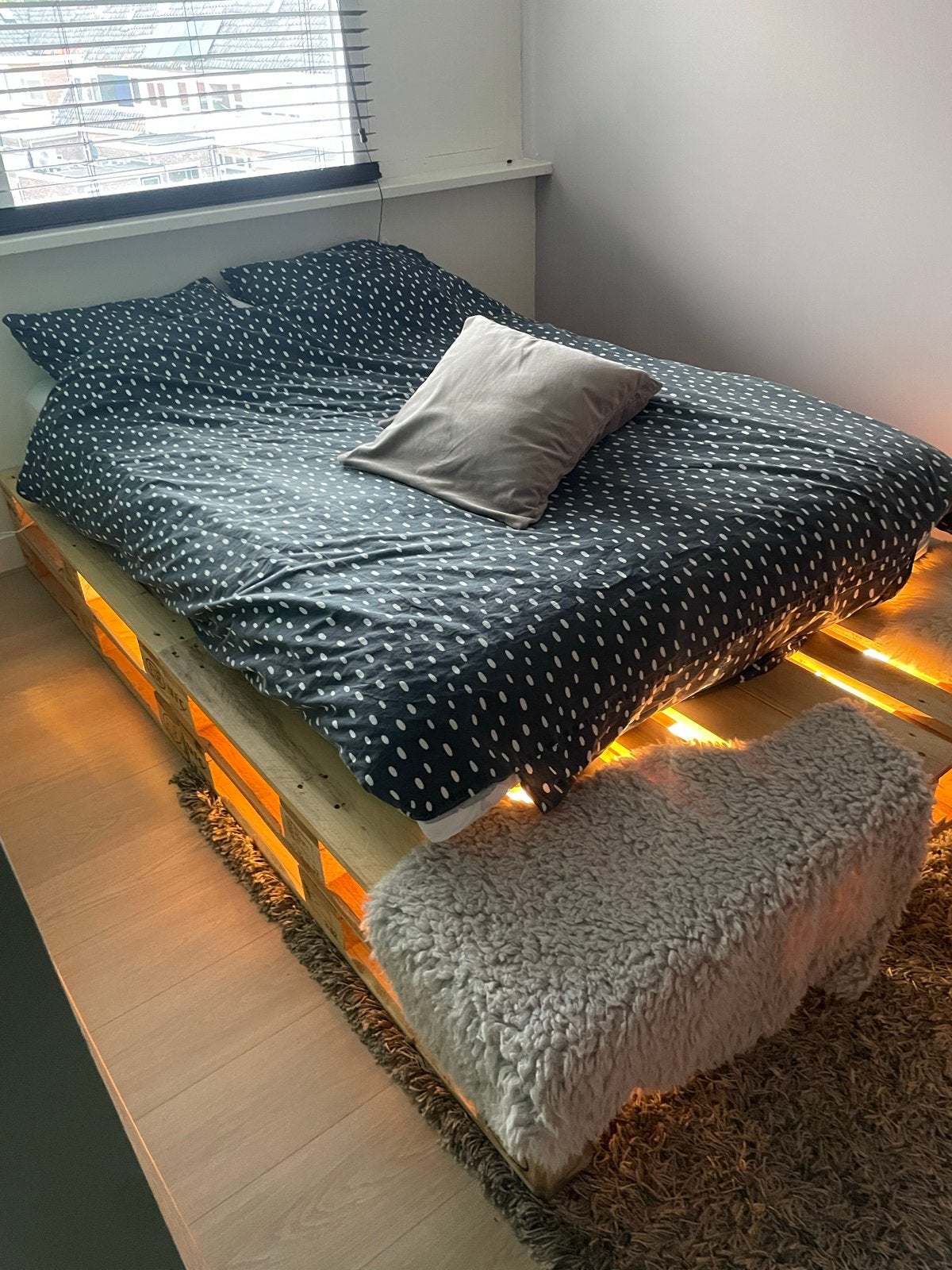 Nette Pallet Bed - Afgelakt, 120x80x14,4 cm, Ophalen of Verzenden, Zo goed als nieuw, 120 cm, 200 cm