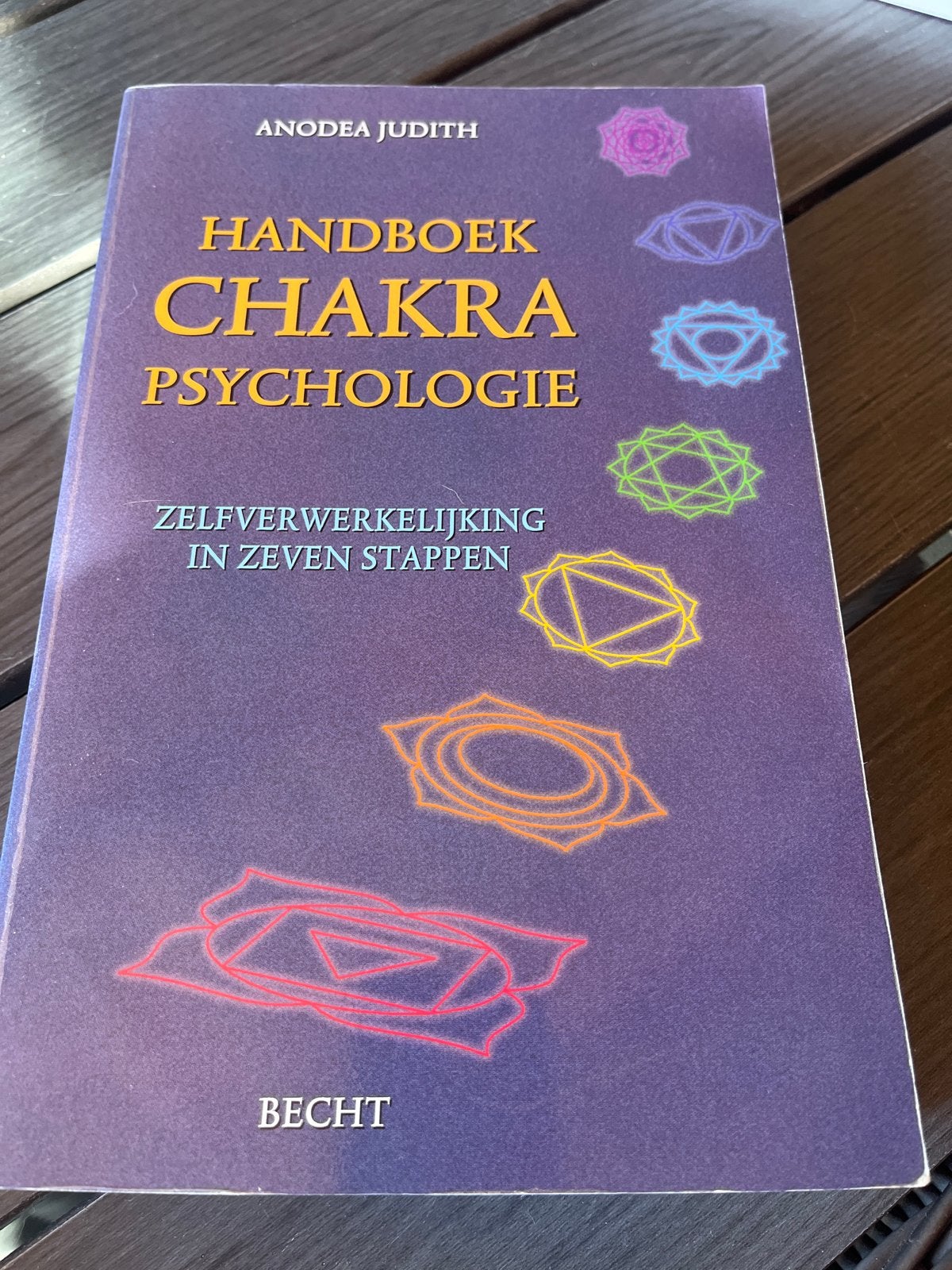 Handboek Chakra Psychologie - Zelfverwerkelijking in 7 stapp, Ophalen of Verzenden, Zo goed als nieuw, Spiritualiteit algemeen