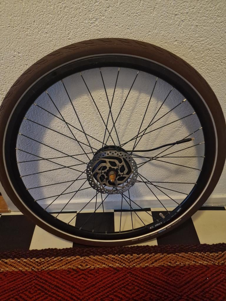 Zeer goede voorwiel met motor stella electrische fietsen, Fietsen en Brommers, Elektrische fietsen, Ophalen, Zo goed als nieuw