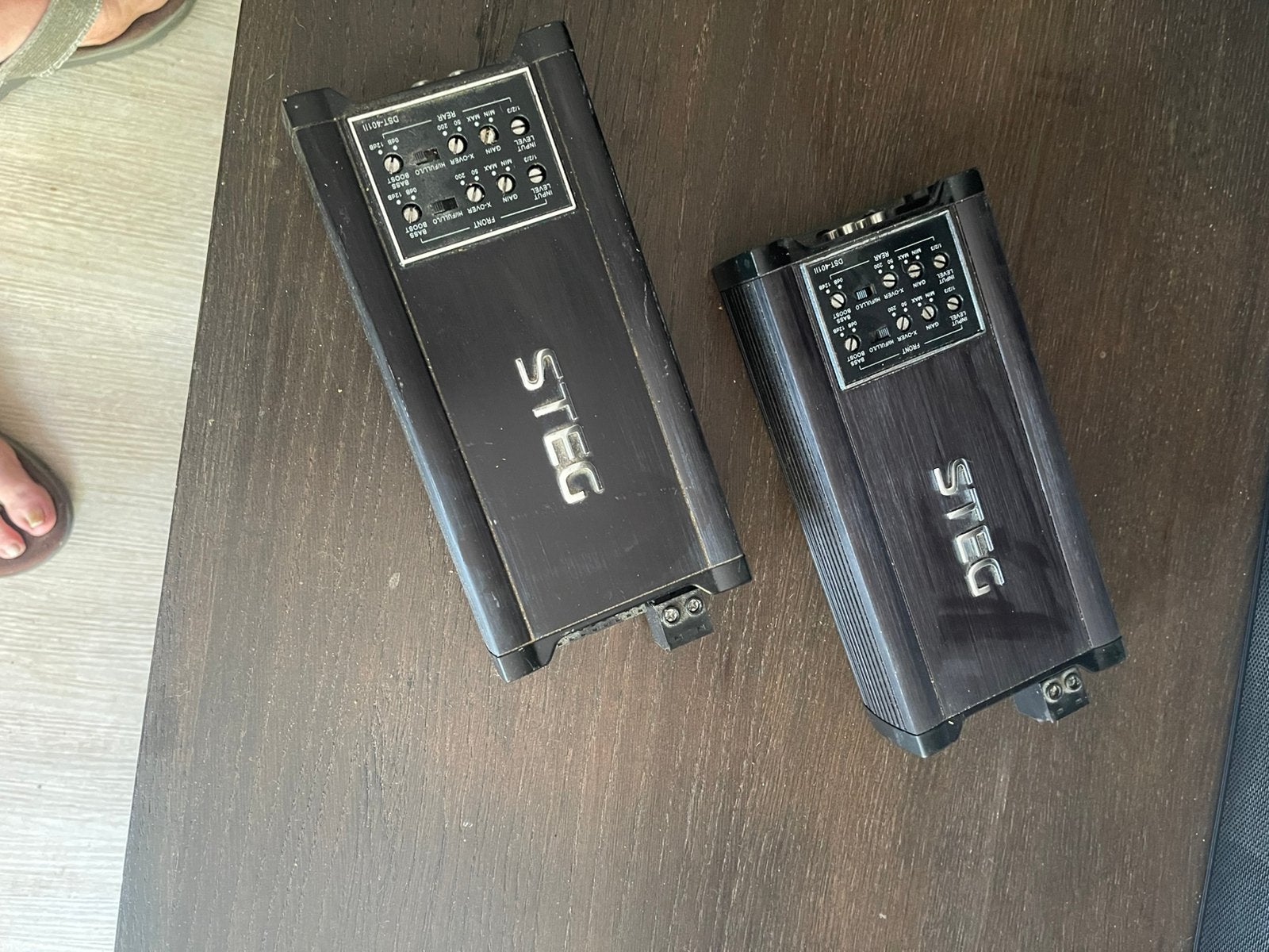 STEG DST-401ll 4 kanaals versterker, Auto diversen, Autospeakers, Ophalen of Verzenden, Zo goed als nieuw