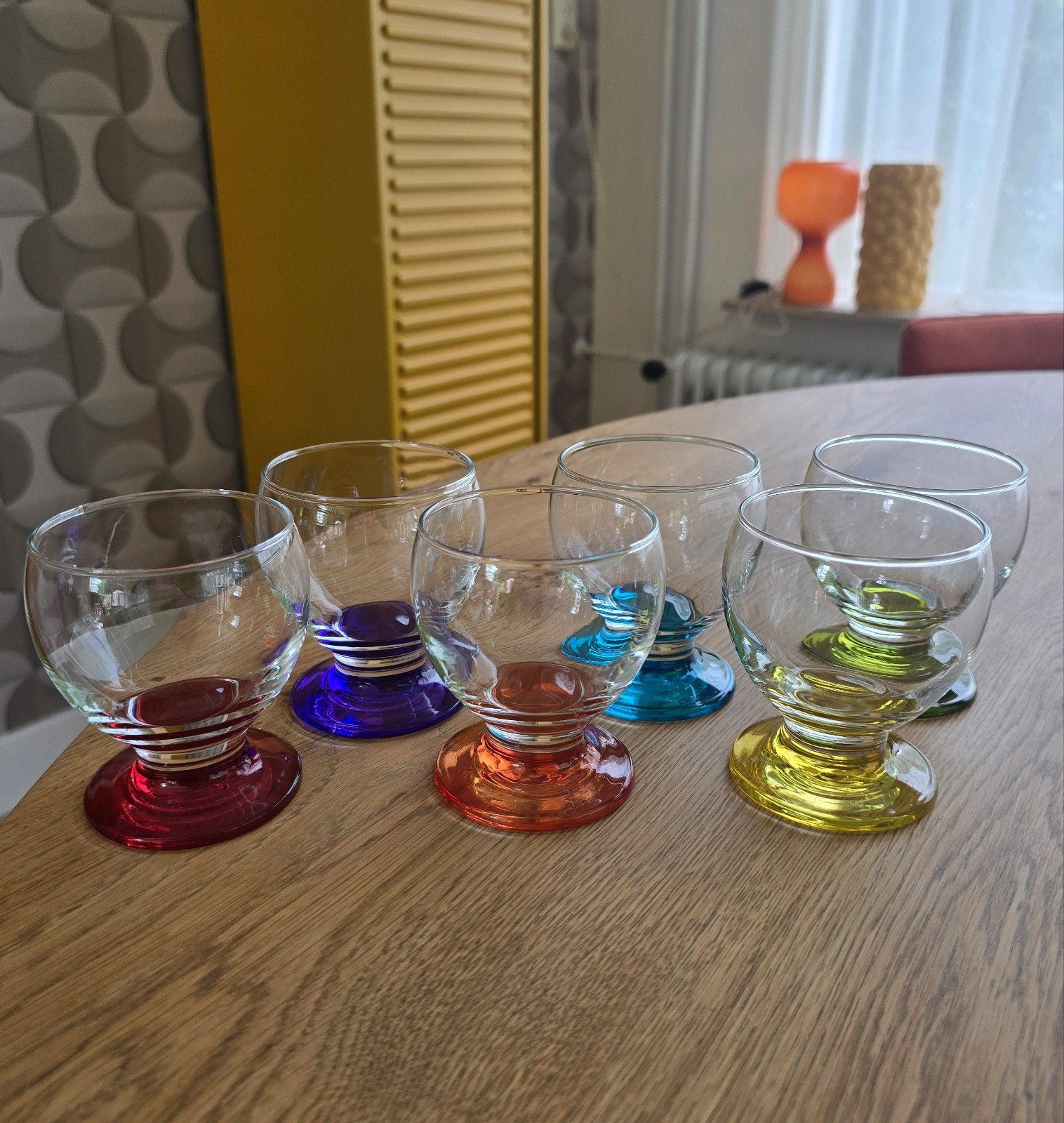 Likeurglazen (Set van 6) – Gekleurde Voet, Verzamelen, Glas en Borrelglaasjes, Ophalen of Verzenden, Zo goed als nieuw, Borrel- of Shotglas