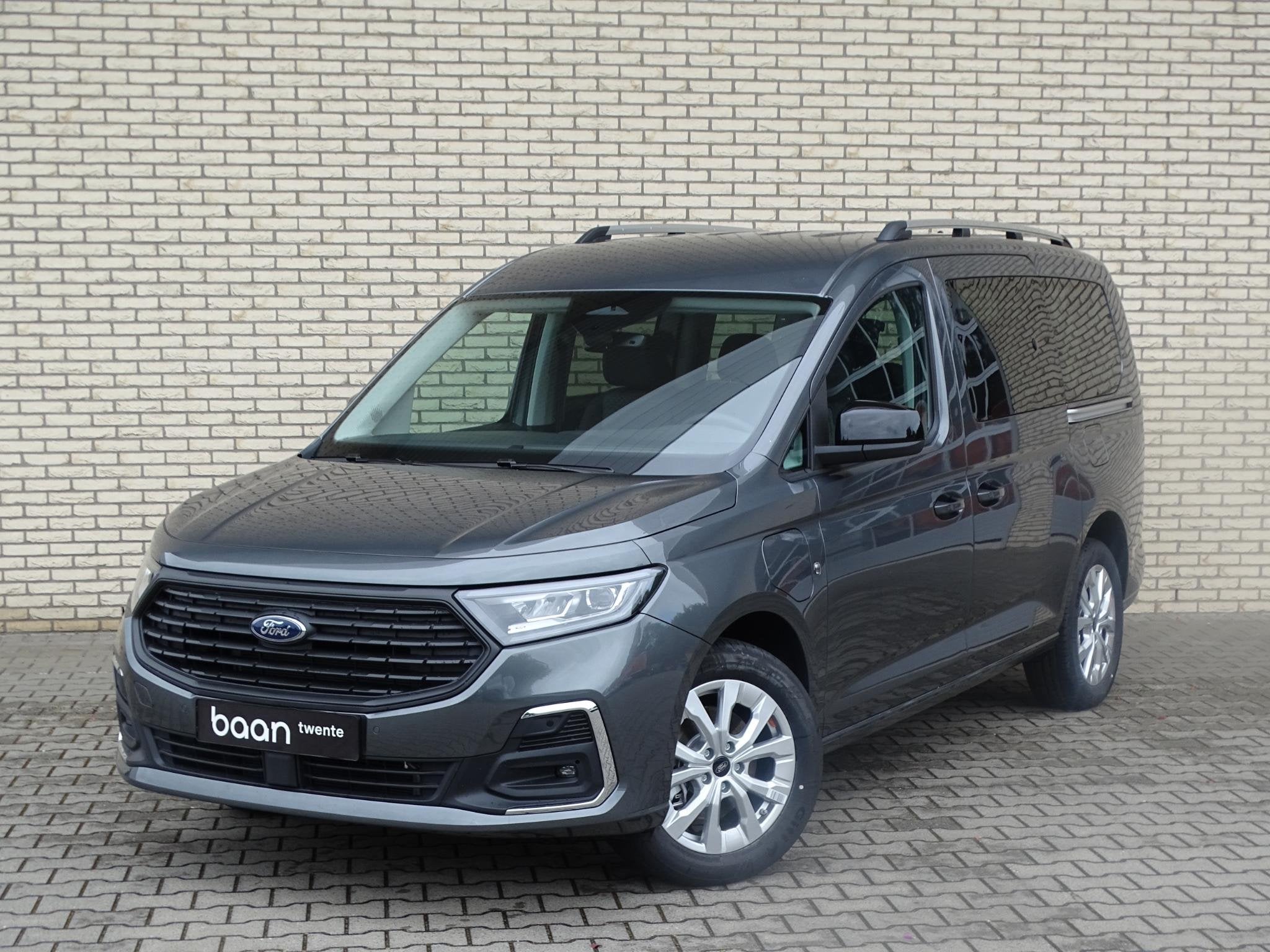 Ford Tourneo Connect 1.5 EcoBoost PHEV L2 Titanium | 7 zitpl, 12 maanden, 1498 cc, Zwart, 7 stoelen