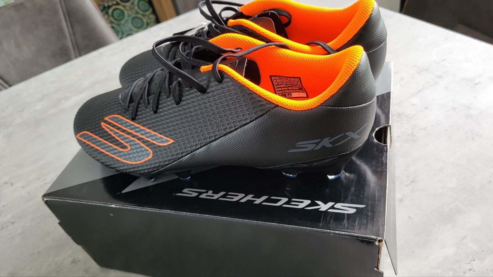Nieuw skechers football schoenen maat 43 voor 50 €, Ophalen of Verzenden, Nieuw, Zwart, Voetbal