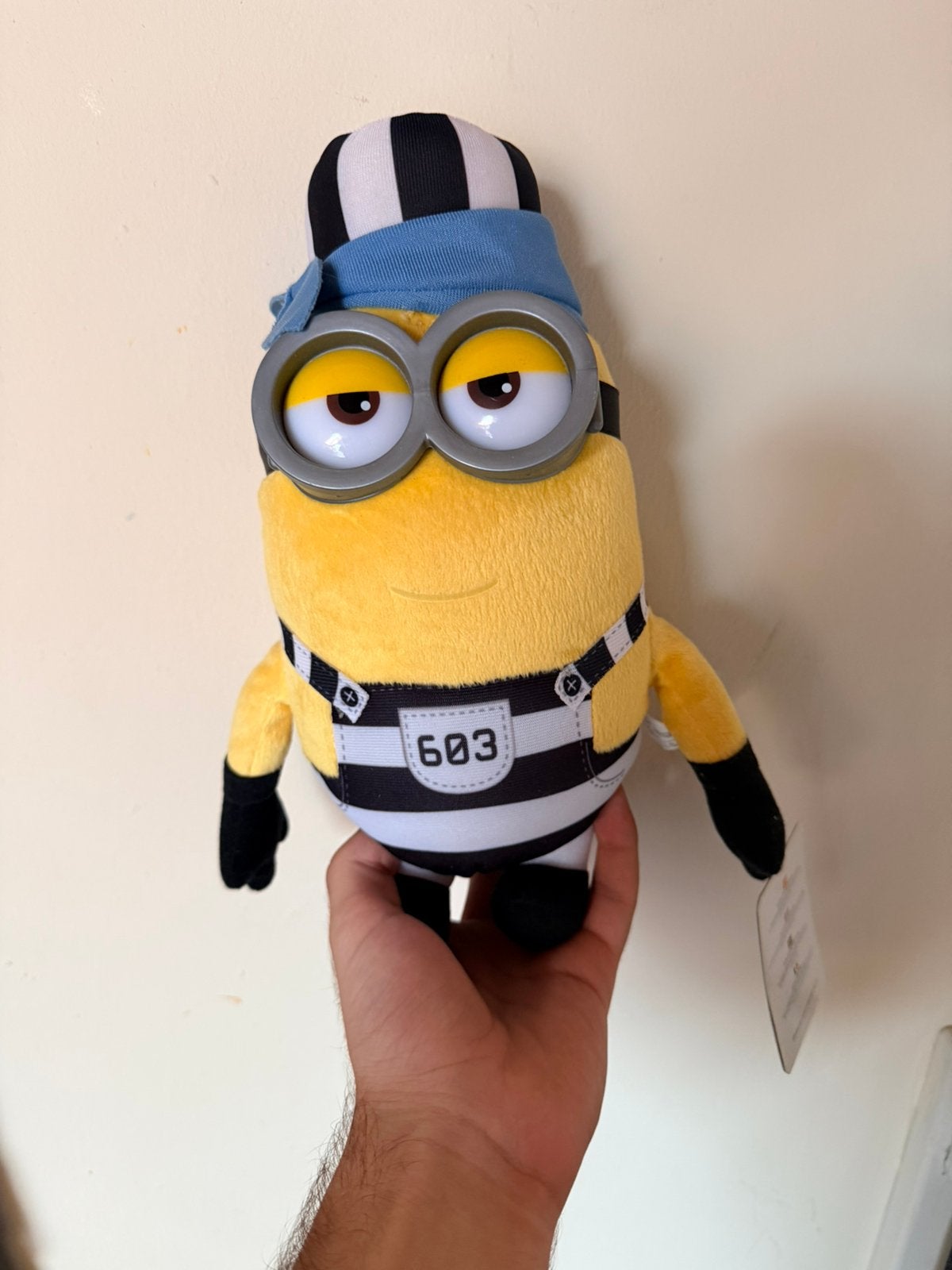 Minion knuffel, Geel, Overige typen, Zo goed als nieuw, Met kleding of accessoire