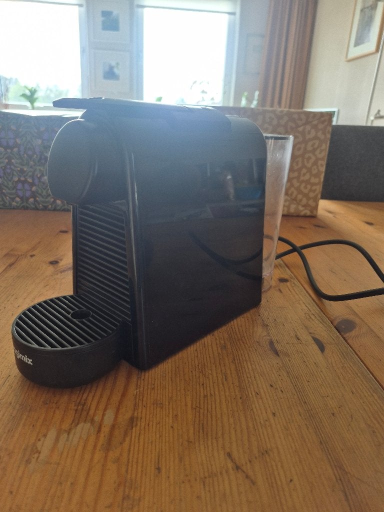 Nespresso Magimix Mini Essenza. In uitstekende staat!, Espresso apparaat, Overige typen, Ophalen of Verzenden, Zo goed als nieuw