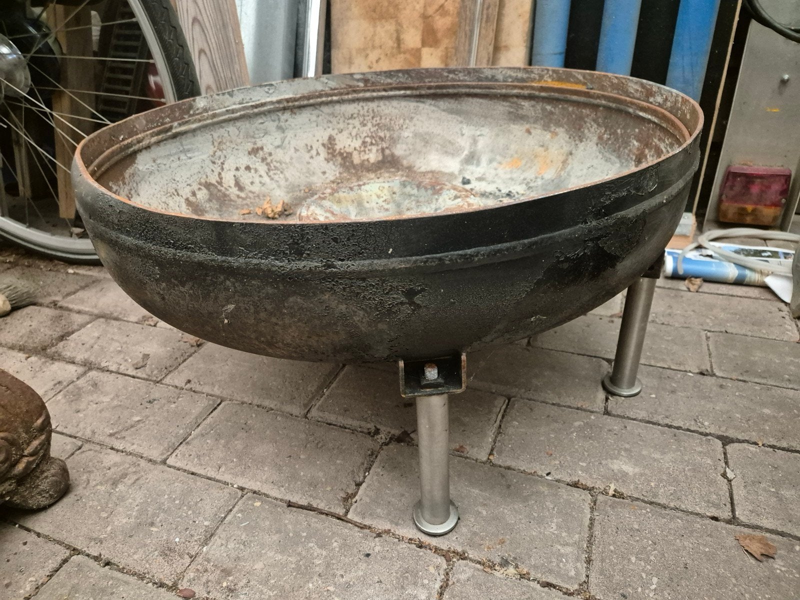Oude antiek metalen vuurschaal, Ophalen, Gebruikt