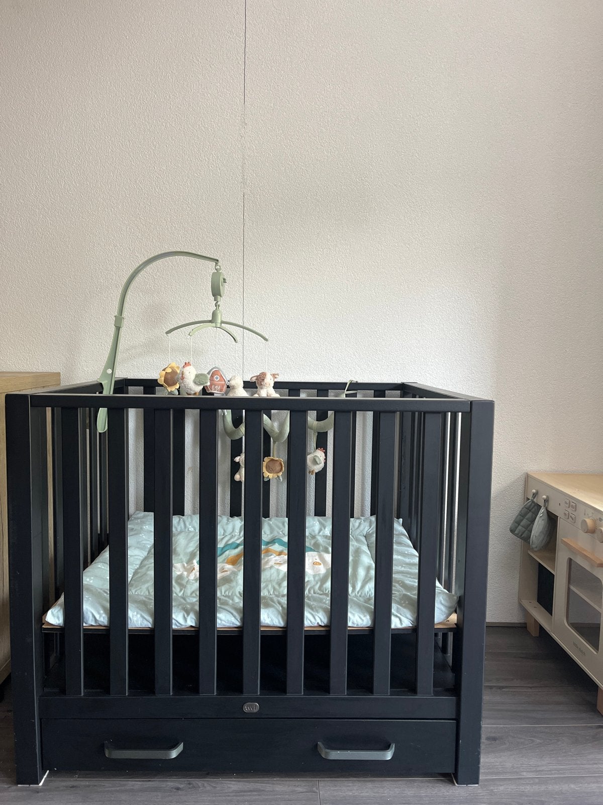 Zwarte TWF box met boxkleed, Little Dutch mobiel en spiraal, Ophalen, Zo goed als nieuw