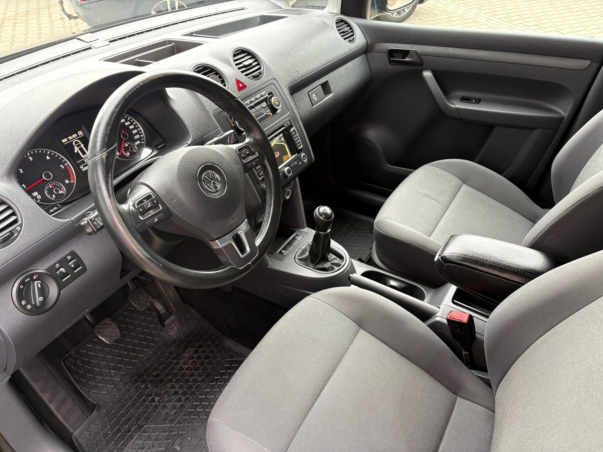 Volkswagen Caddy 2.0 TDI 140 Pk Maxi Navigatie, Voorwielaandrijving, Stof, Gebruikt, Beige