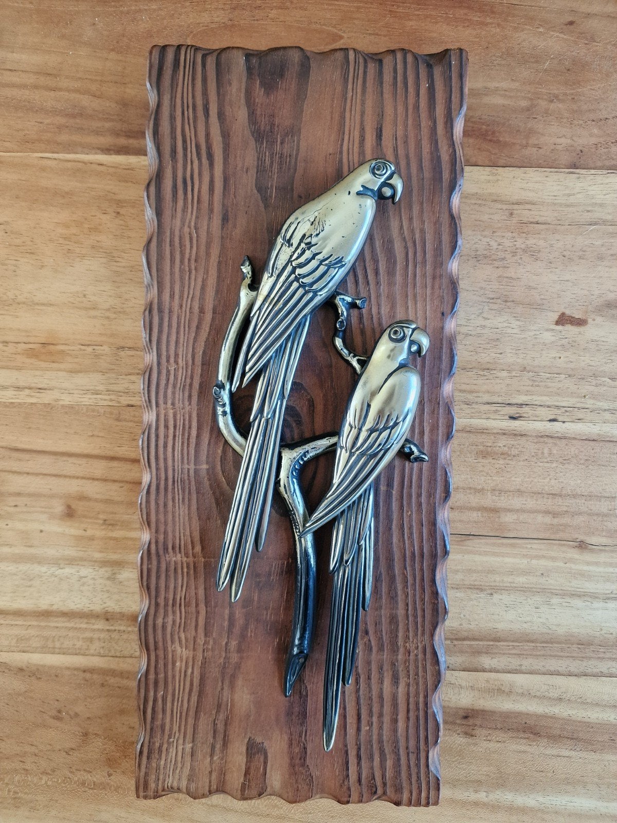 decoratief wandornament met  gedetailleerde papegaaien ara, Metaal, Gebruikt, Vintage, Decoratieobject