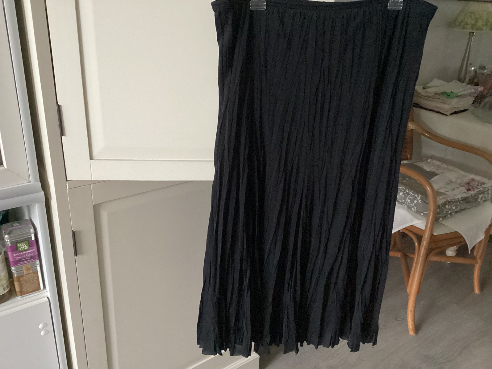 Lange zwarte geplisseerde rok van RAFAEL., Kleding | Dames, Rokken, Zwart, Maat 46/48 (XL) of groter, Ophalen of Verzenden, Zo goed als nieuw