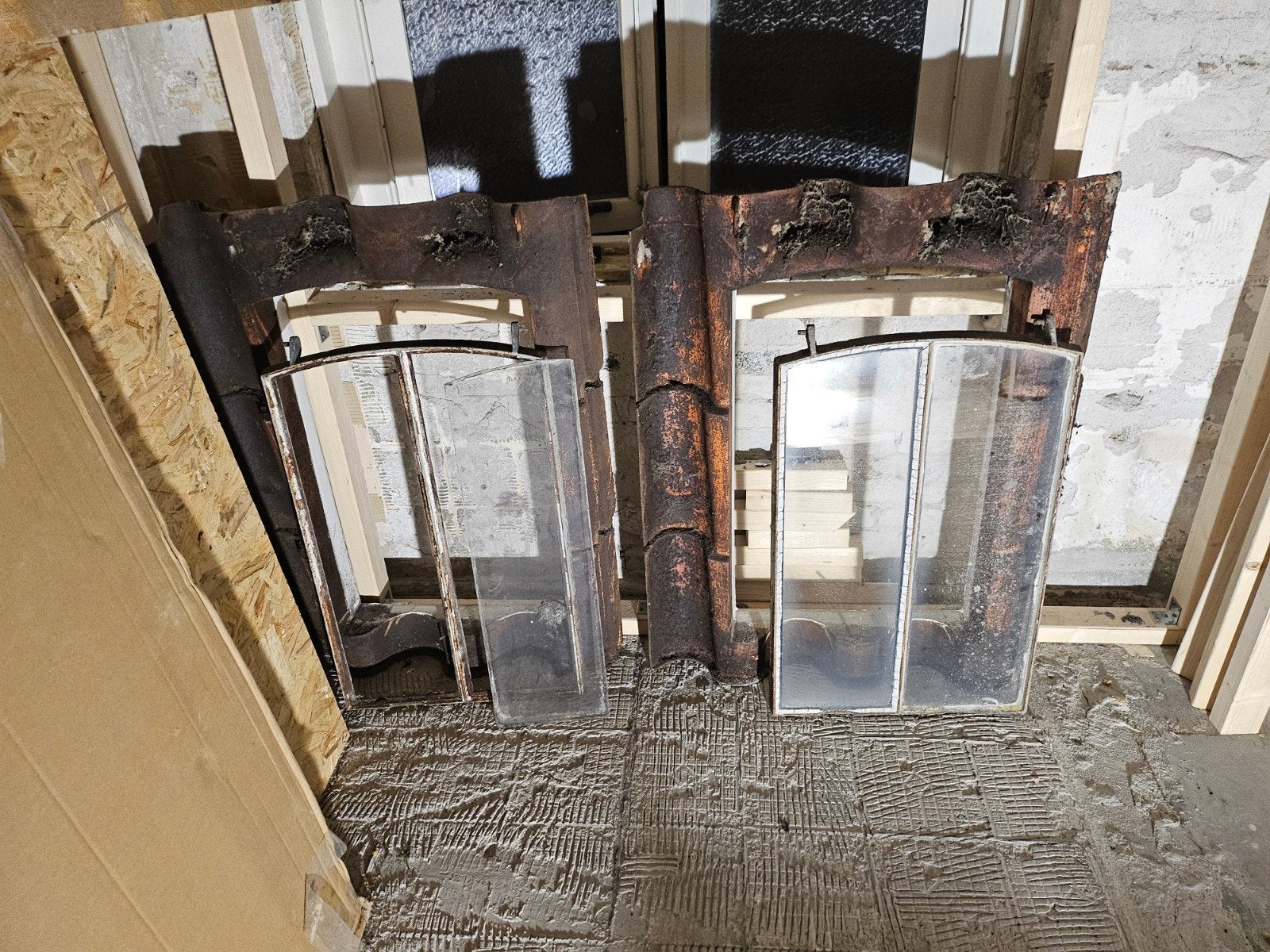 2 oude stalen/gietijzeren dakramen jaren 50 – origineel glas, Ophalen of Verzenden, Gebruikt
