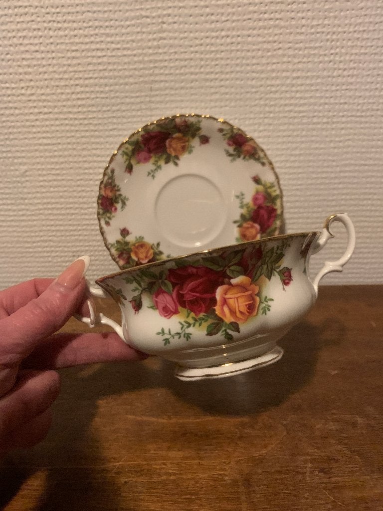 Royal Albert Old Country Roses Soepkom met Schotel, Ophalen of Verzenden